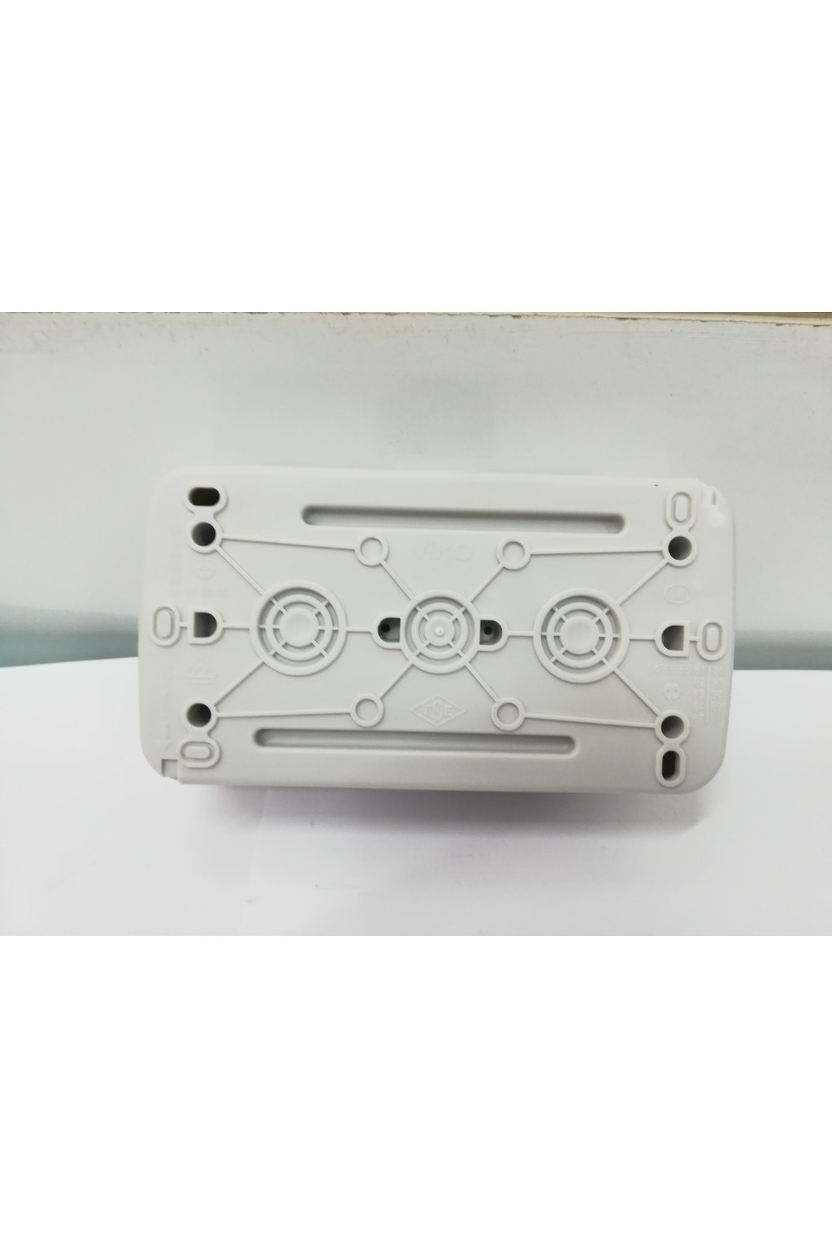 Nemliyer (sıva üstü) İkili Kombinasyon Topraklı Priz gri