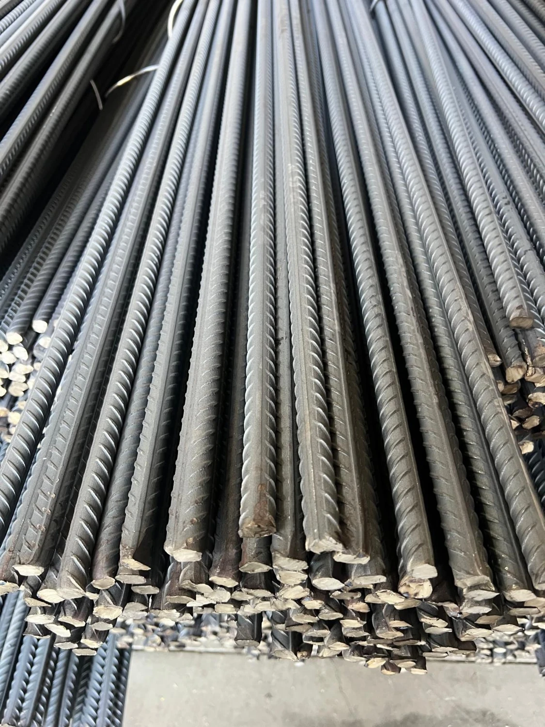 5 Adet x 2 Metre 8 mm Demir Çubuk (Demir Kazık) – Kaynaklanabilir Yuvarlak Demir, Kafes ve Bahçe