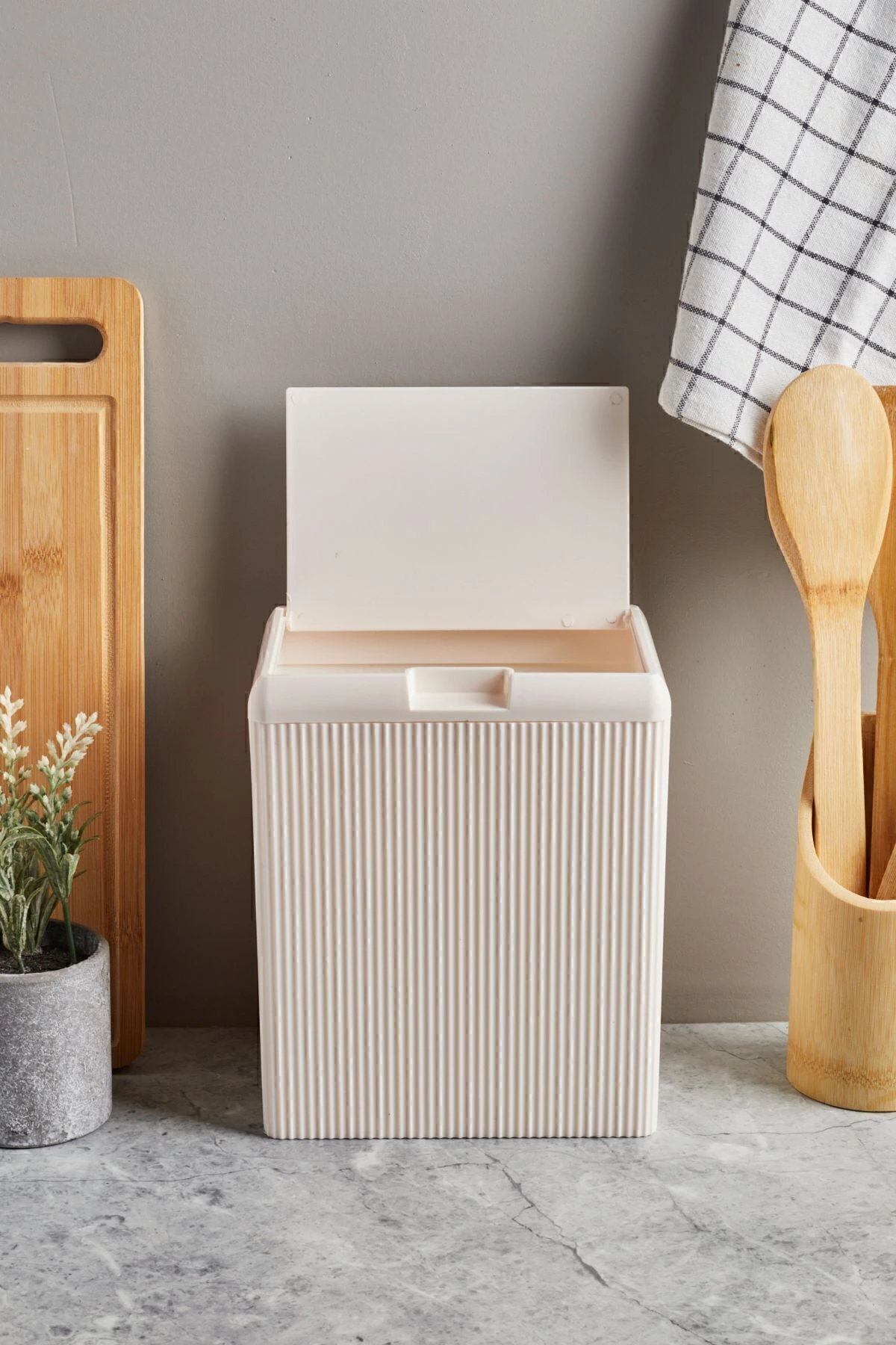 Marlon Luna White Akrilik Tezgah Üstü Çöp Kovası 4 Litre