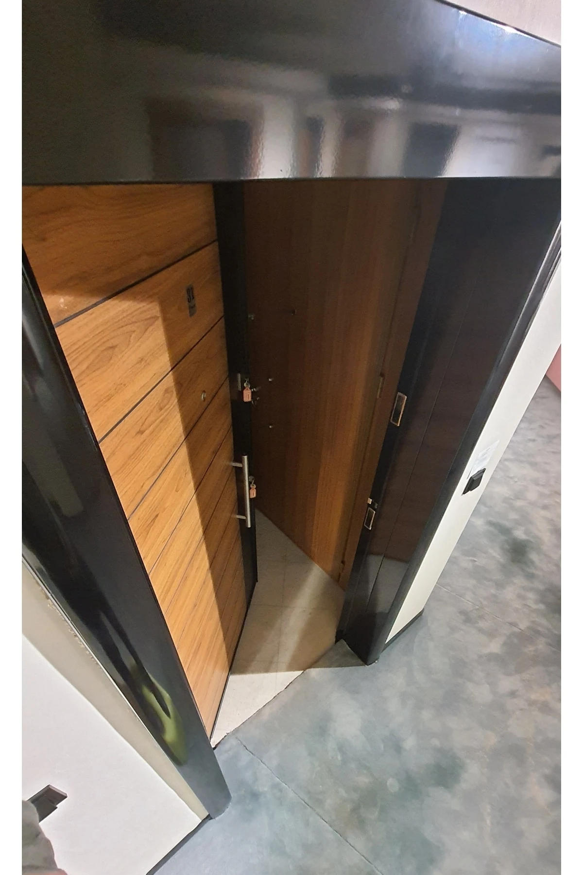 Çelik Kapı, Düz Model Çelik Kapı, Ahşap Desenli Çelik Kapı Sol Açılım