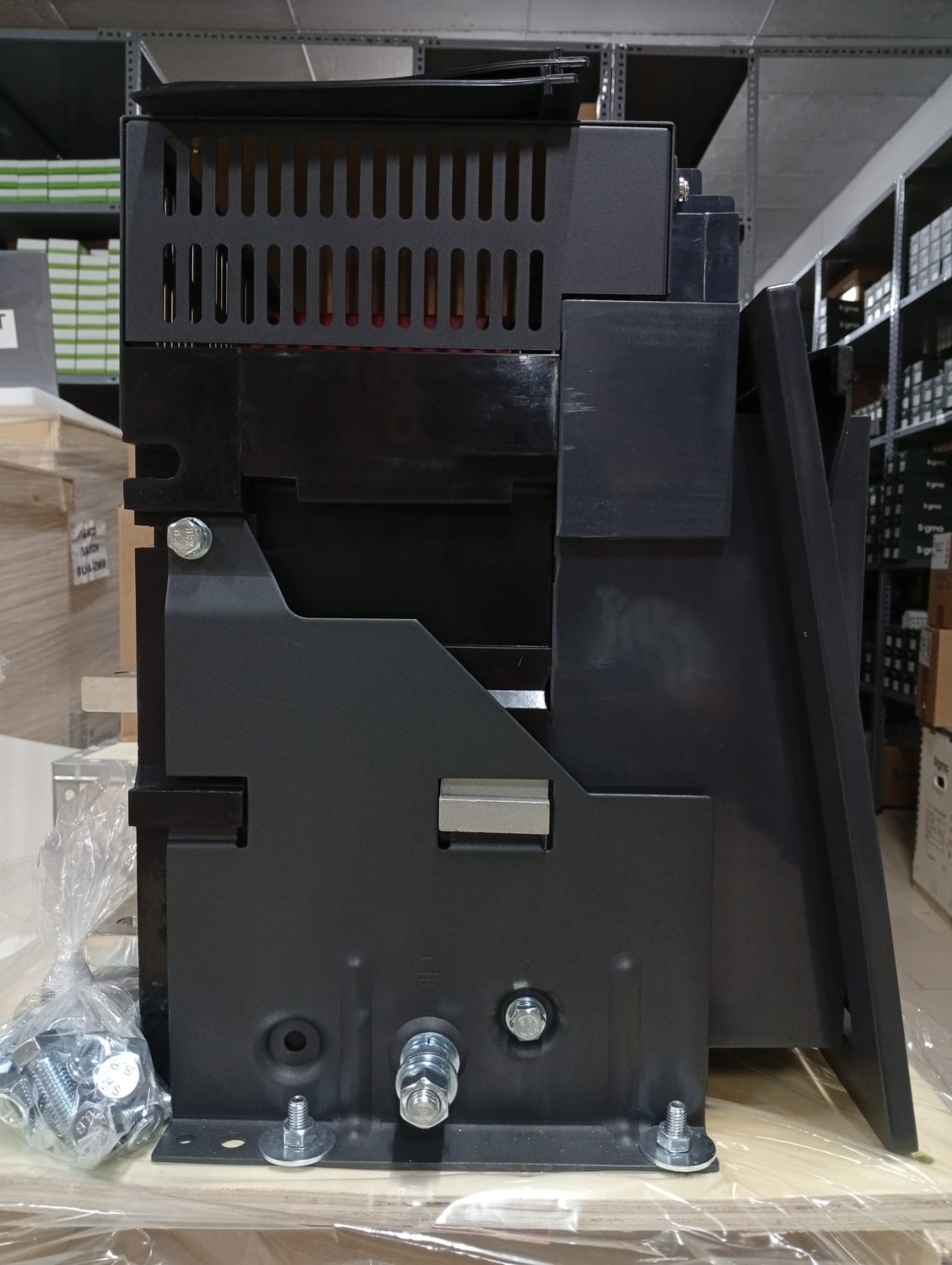 Termik Manyetik Şalter 3 kutuplu - SFA1600H3 (1600A Açık Tip Güç Şalteri)