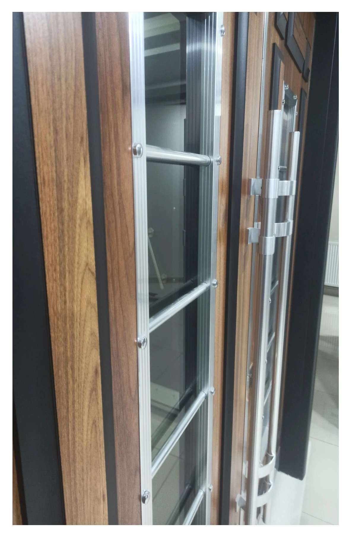 Celik Kapi Saruhan Model Kabartma Desenli Apartman Giriş Kapısı, Villa Kapısı Sağ Açılım