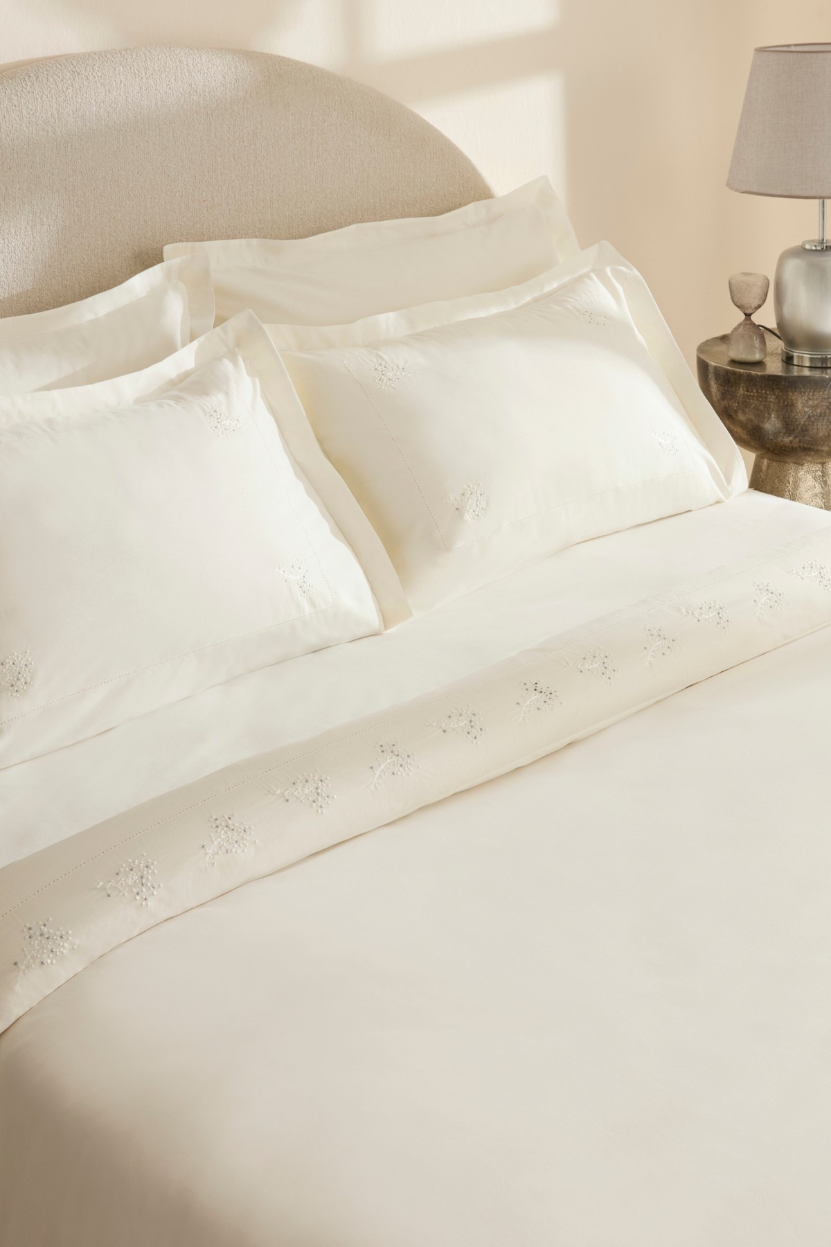 White Coll Rayas Nakışlı %100 Pamuk Çift Kişilik Nevresim Takımı Beyaz