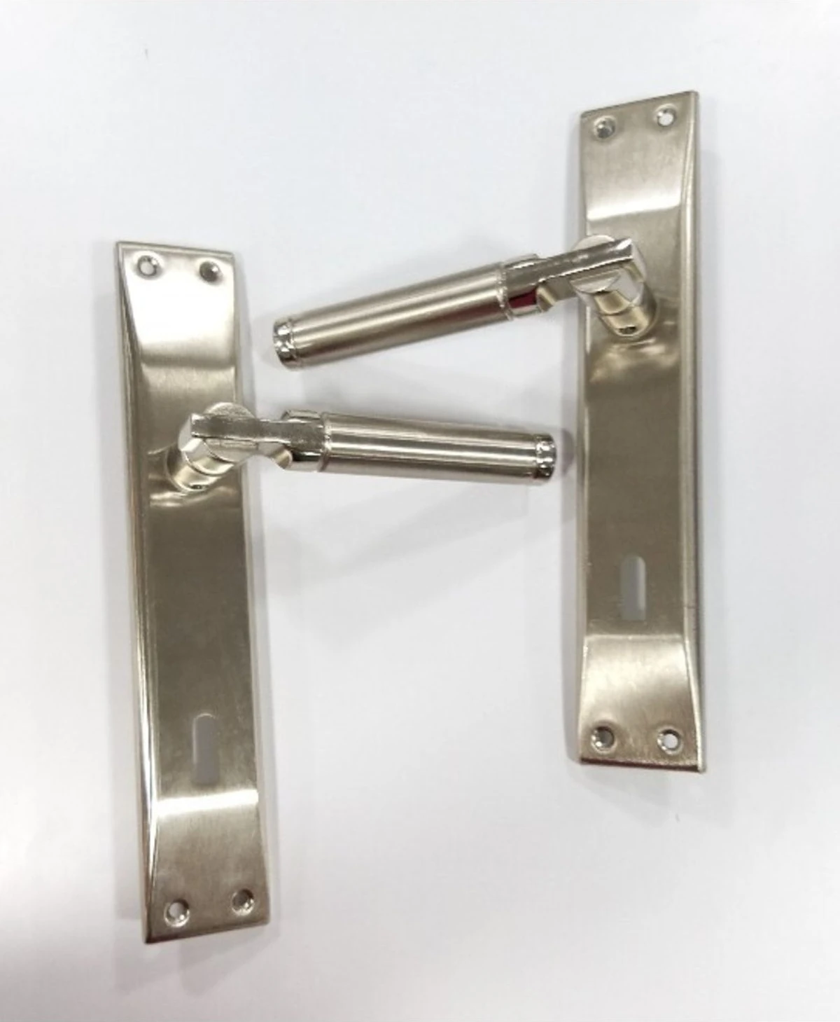 Şebboy Aynalı Nikel Saten Kapı Kolu, Alüminyum ve Çelik, Modern ve Şık Tasarım