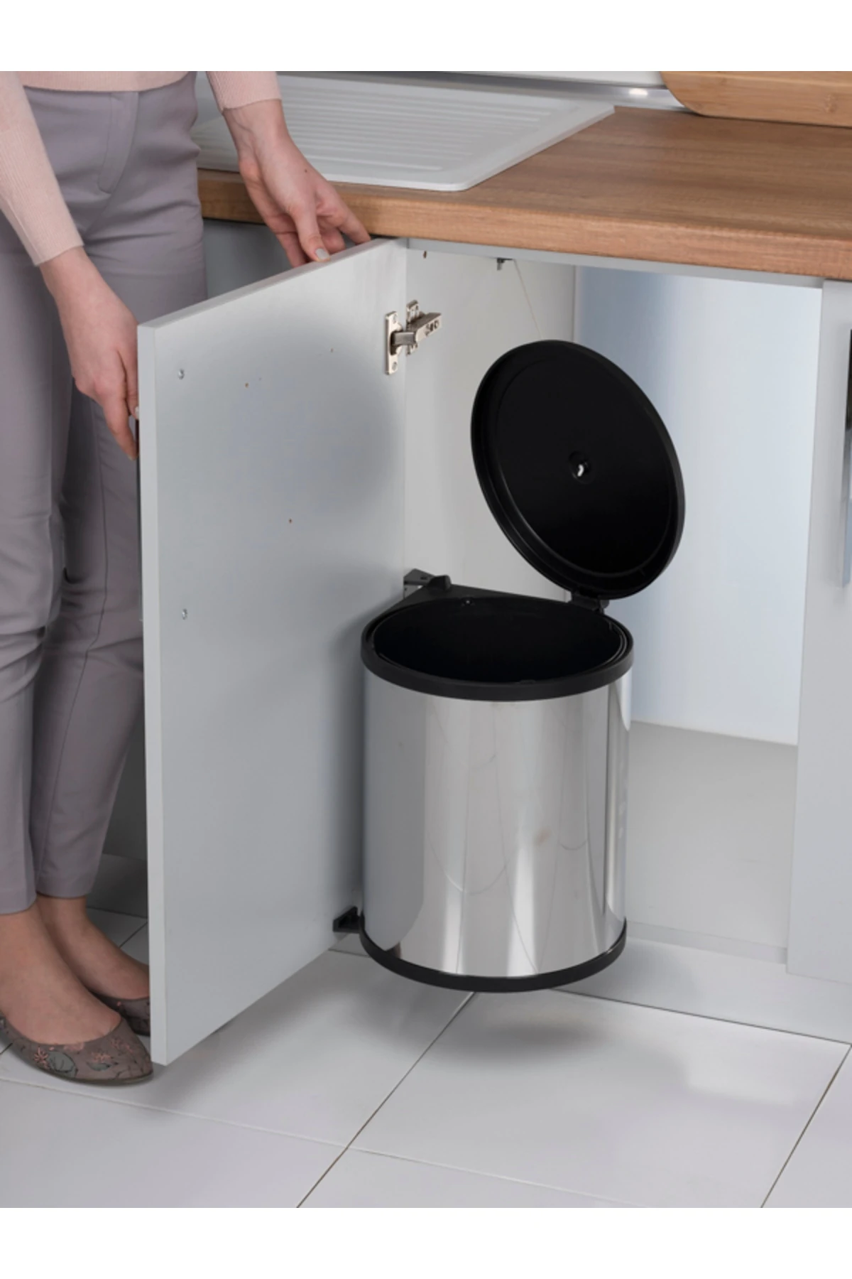 Şık Siyah 11 Lt Dolap İçi Çöp Kutusu, Hızlı ve Kolay Temizlik İçin Tasarlandı