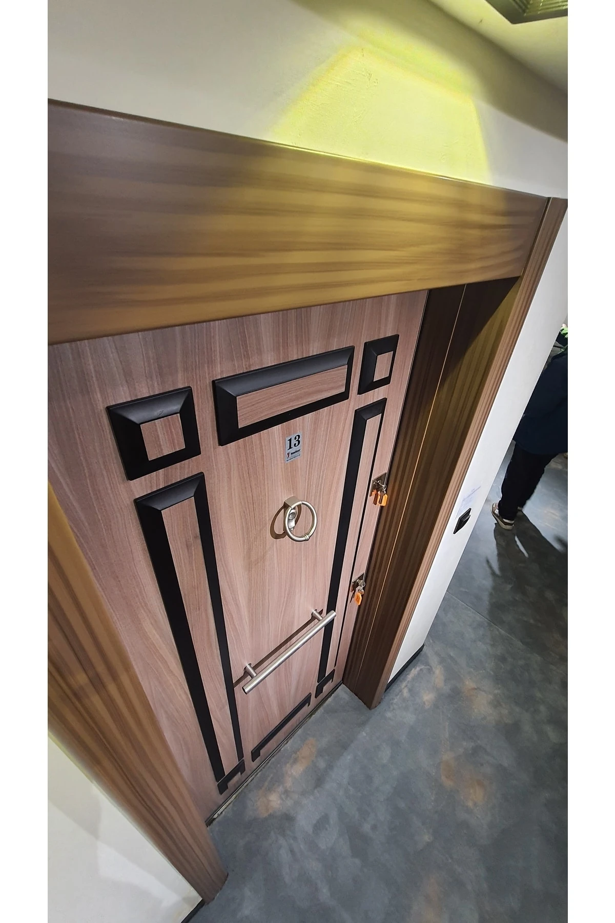 Celik Kapi Tırnaklı Sistem Eskitme Kasalı Kabartmalı Model Daire Kapısı Çelik Kapı Sol Açılım