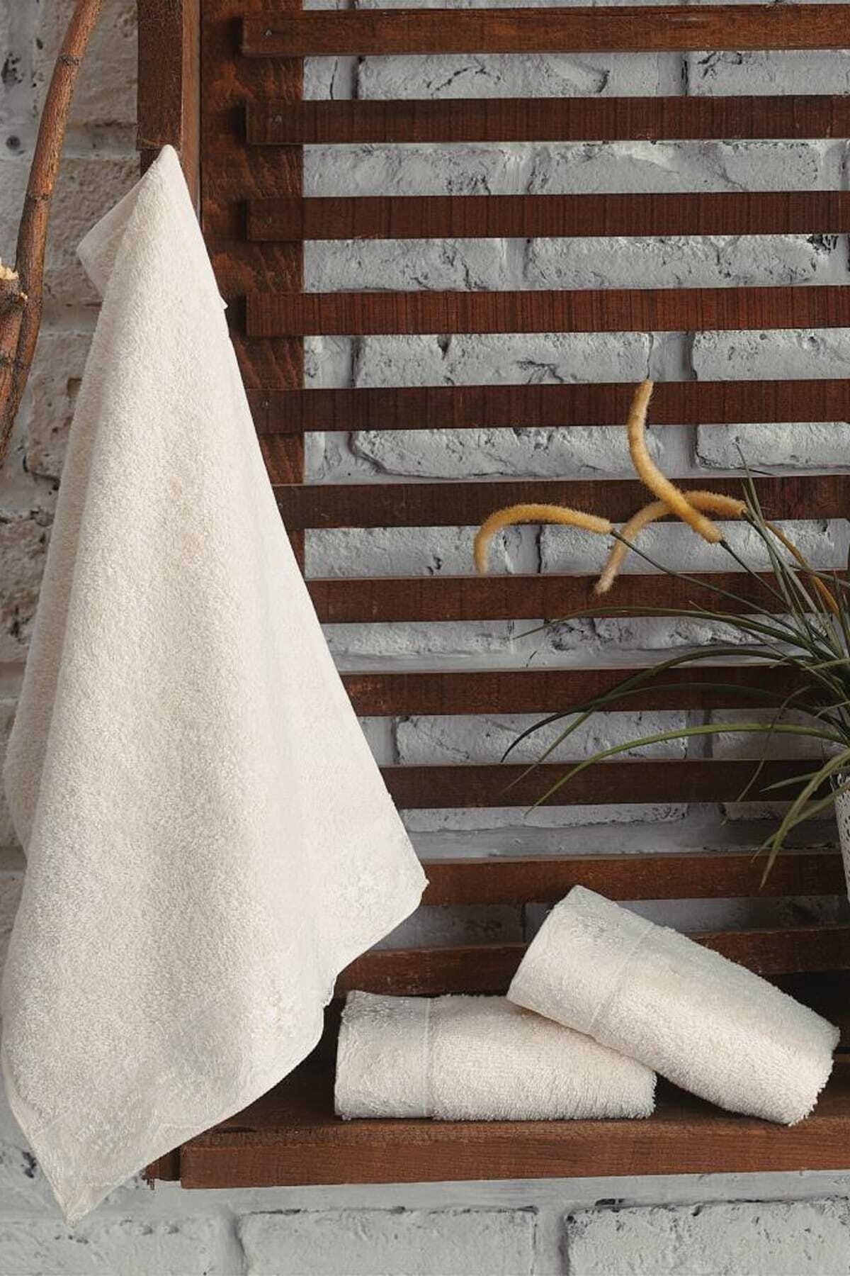 3'lü Gipürlü Havlu Seti Krem Renkli 30x50 Cm