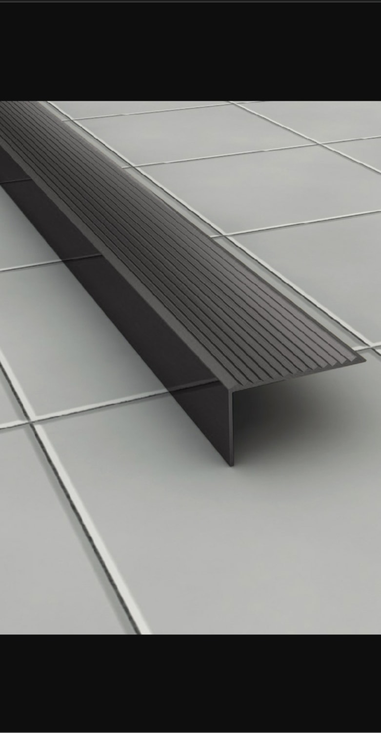 L Model Metal Merdiven Basamak Profili Çıtası Köşebent Bitim Profil Siyah 4cm*2cm*2.7m