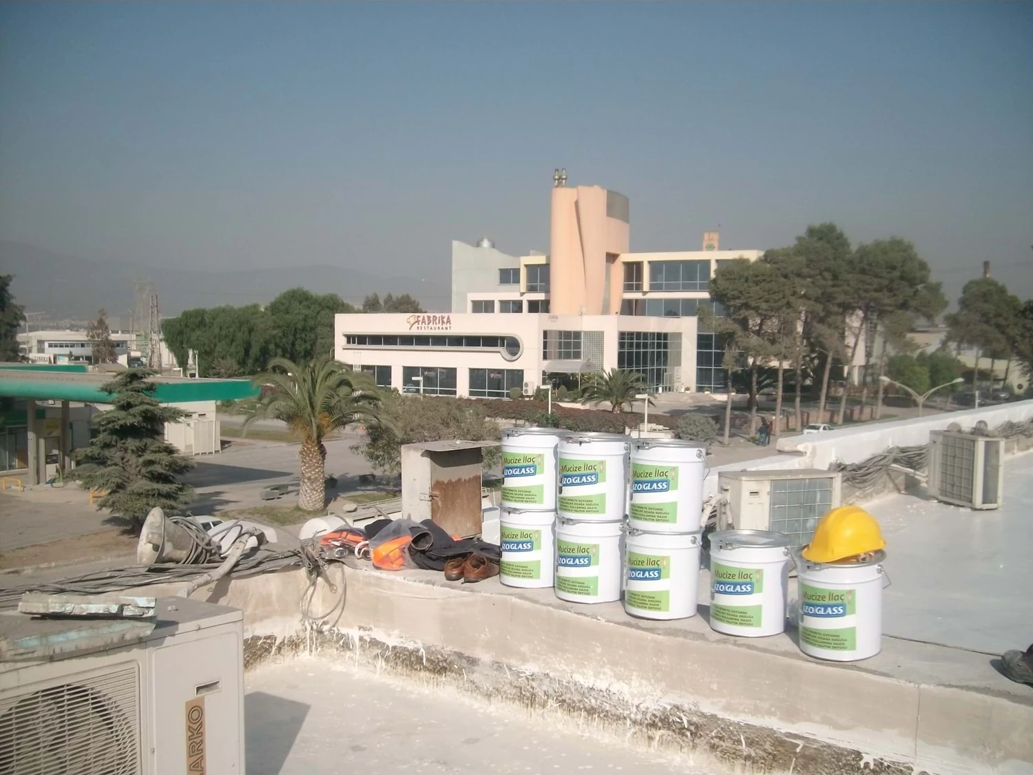 Izo White Glass Beyaz Mucize Ilaç Solvent Bazlı Dış Cephe Yalıtım Örtüsü 5 kg