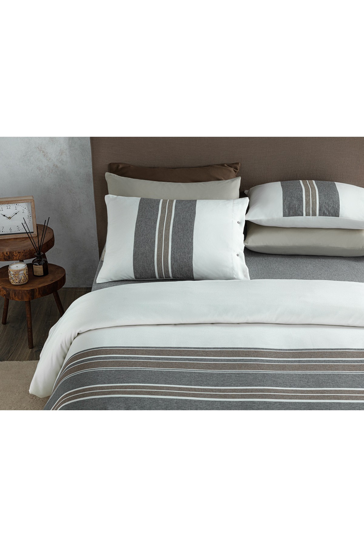 Cosy Stripe Winter Soft Double Person Set Lenjerate De Pat 200x220 Cm Brown-anthracite