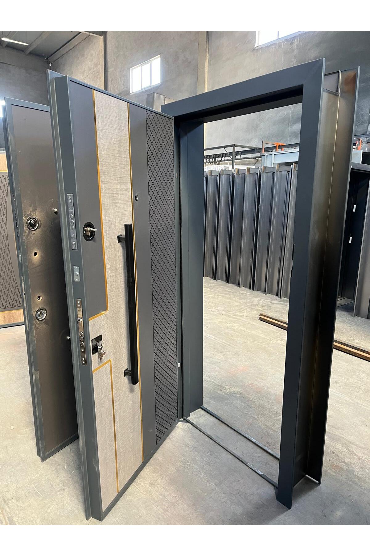 Krom Detaylı Çelik Kapı Sağ