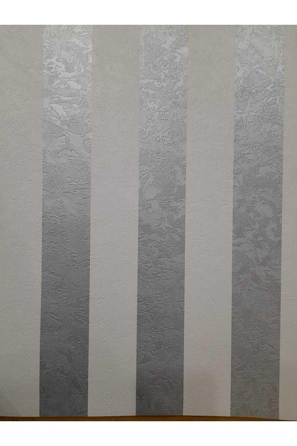 Gri Beyaz Çizgili Kendinden Desenli Duvar Kağıdı(5m2)