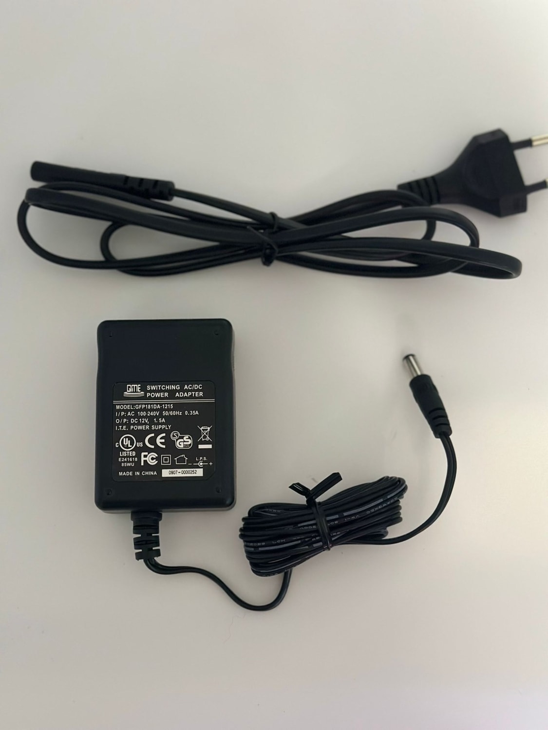 GME 12V 1.5A DC Güç Adaptörü – Elektronik Cihaz Uyumlu