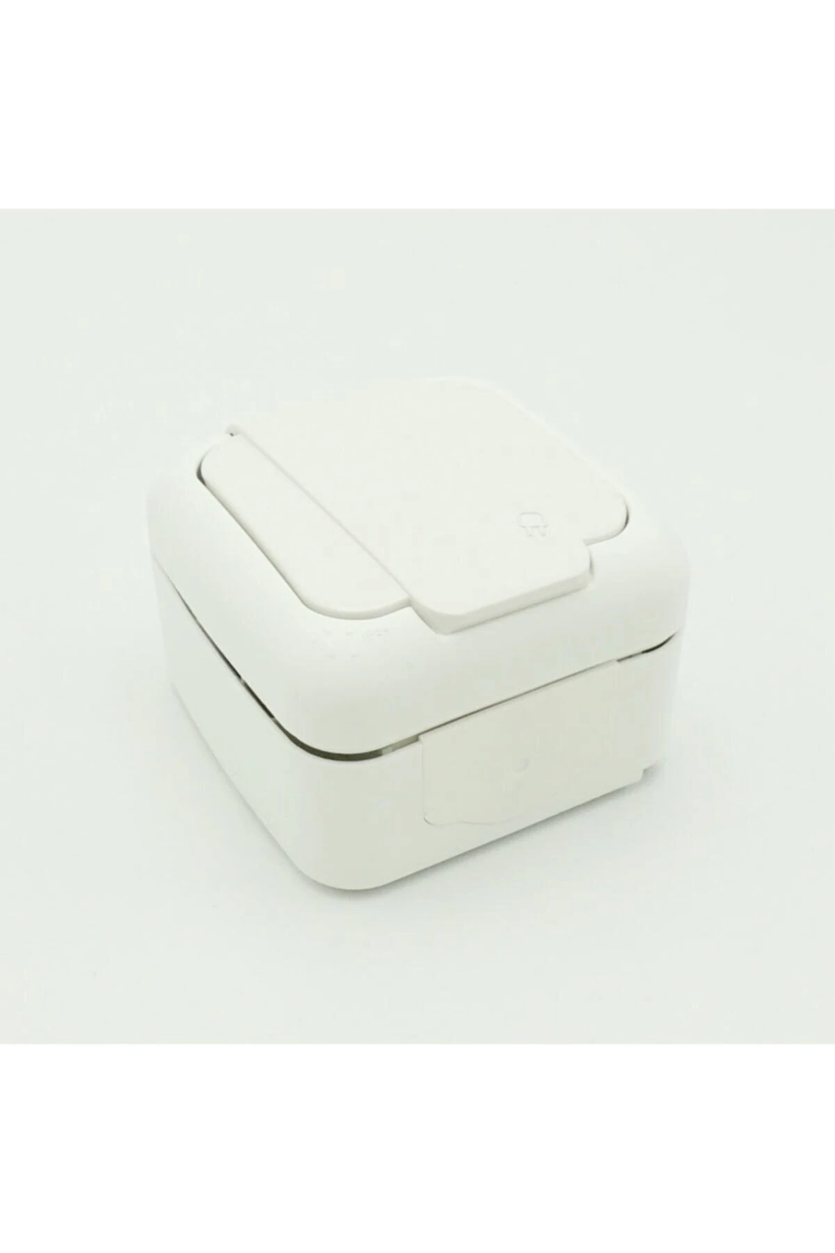 Palmiye Sıva Üstü Kapaklı Topraklı Priz Beyaz