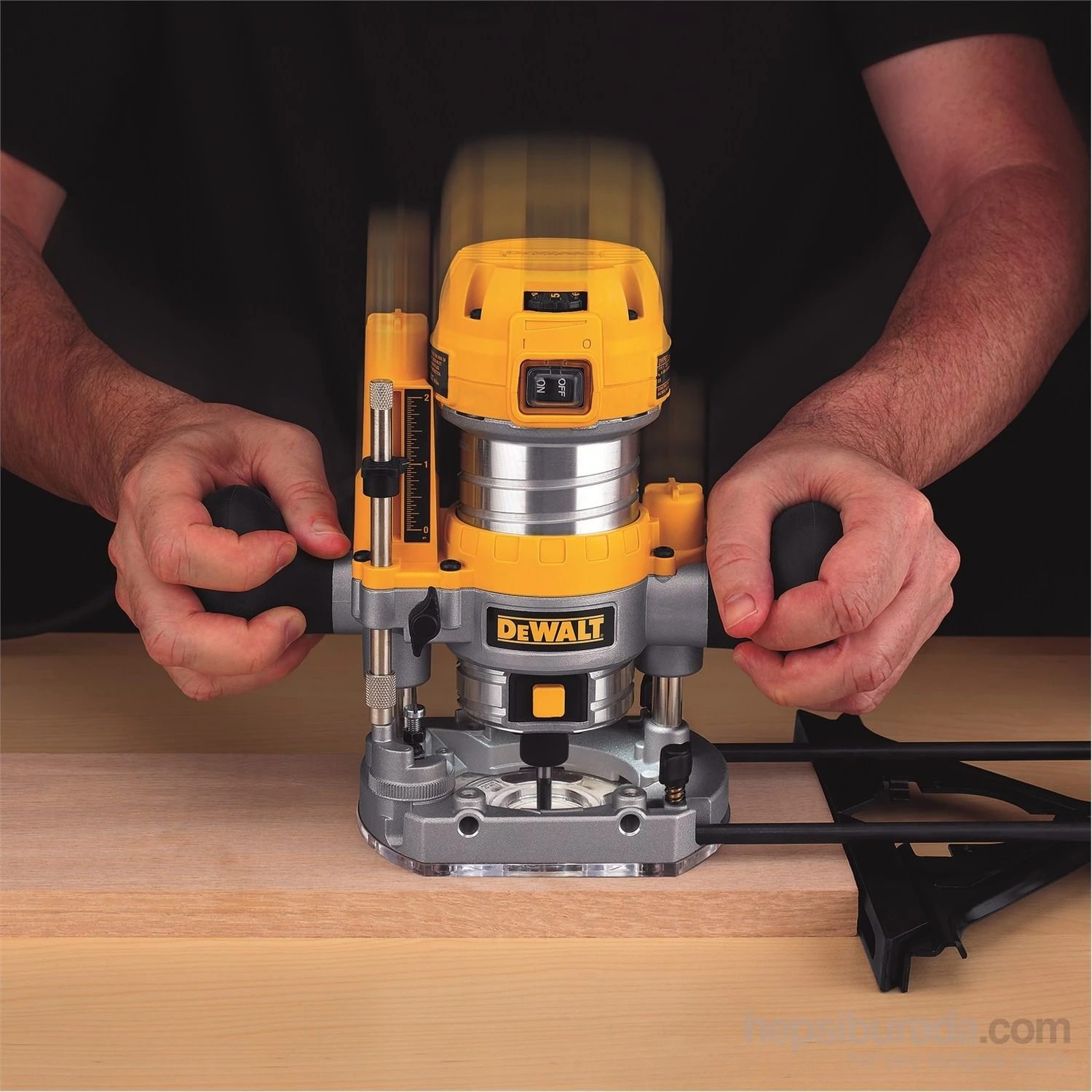 900W El Frezesi 2 Adet Hassas Ayarl Paralel Kesme Kılavuzu D26204K-QS