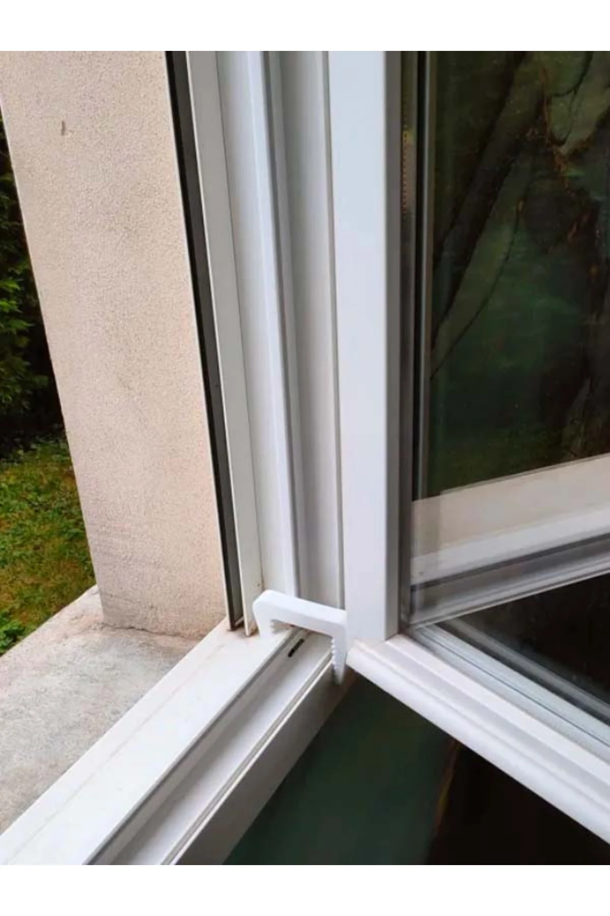 Plastik Pencere Stoperi – Cam Kapanma Önleyici, Rüzgar Tutucu, Sabitleme Aparatı