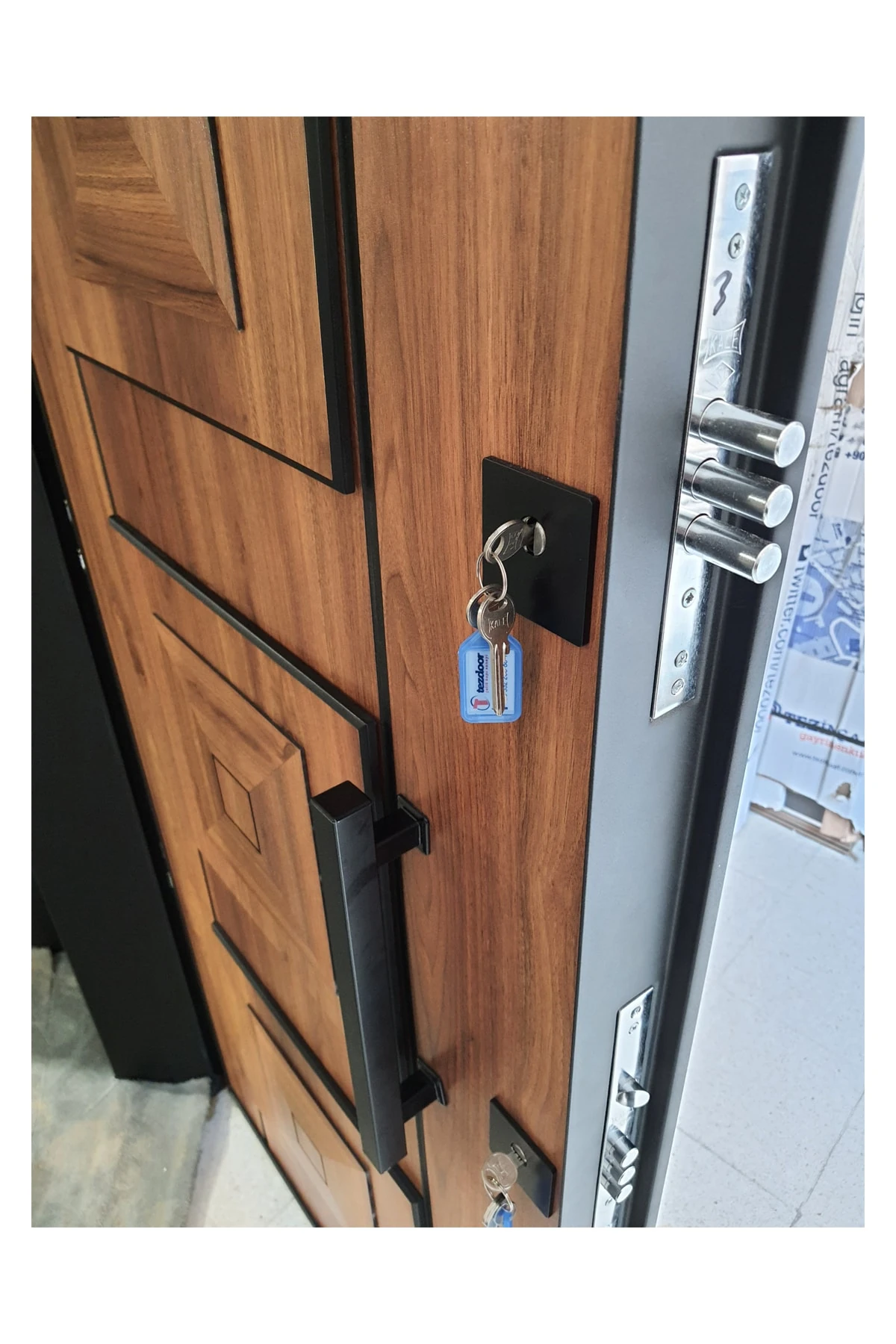 Çelik Kapı, Ahşap Renk , Kabartma Model Çelik Kapı, Sol Açılım Tırnaklı Sistem