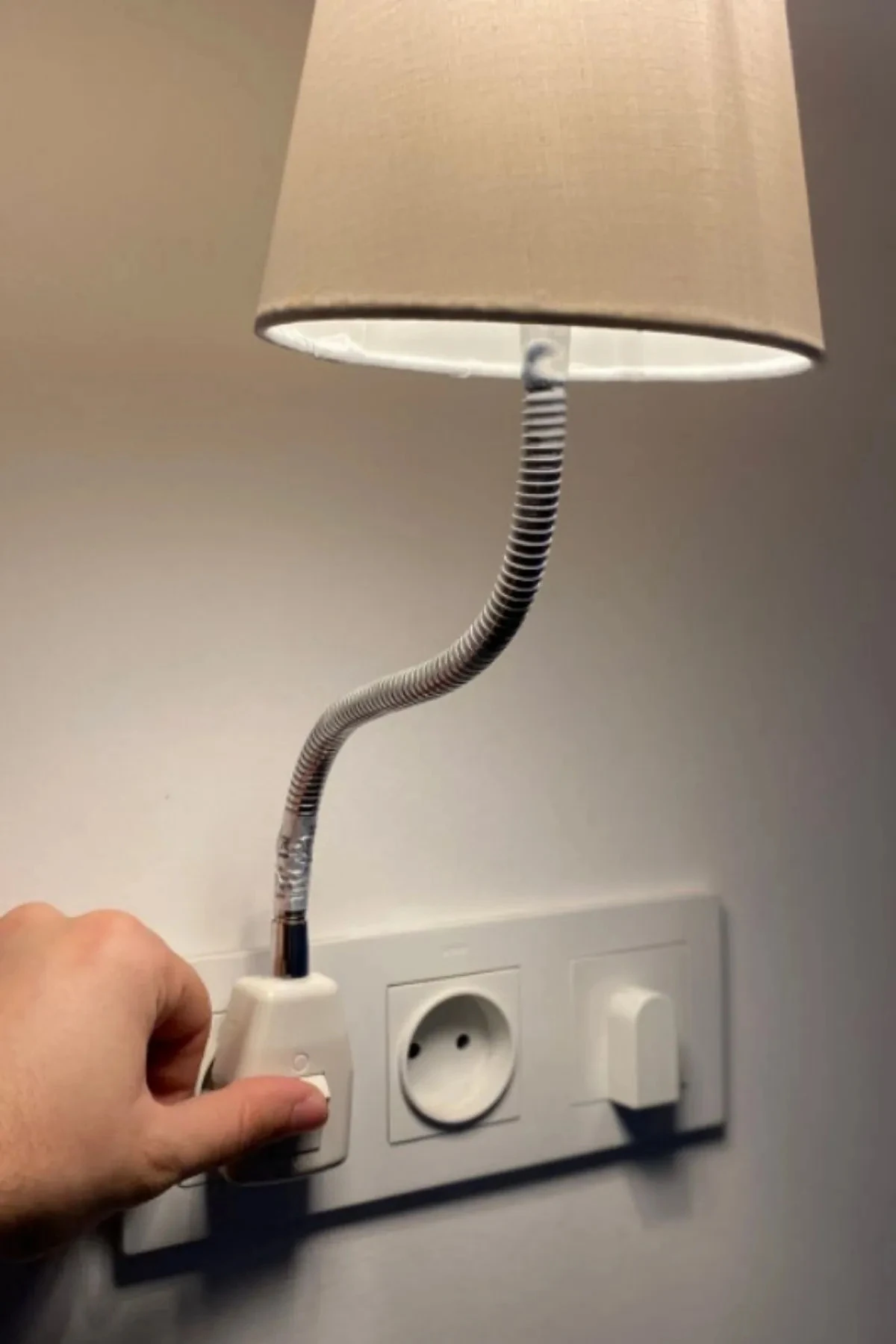 MEDA-LİGHT GECE-MASA-OKUMA IŞIĞI,LAMBASI SPRALLİ ANAHTARLI GECE LAMBASI-MASA LAMBASI DEKOR