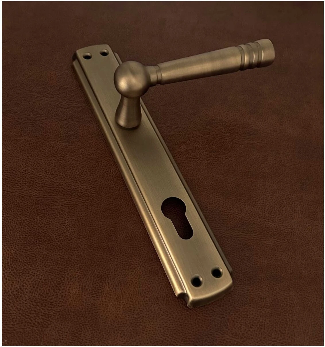 Osmanlı Mat Antik Sarı Bravo Aynalı Yale Çelik Kapı Kolu Sağ Aşağı Basar Tek Yön 1 Adet