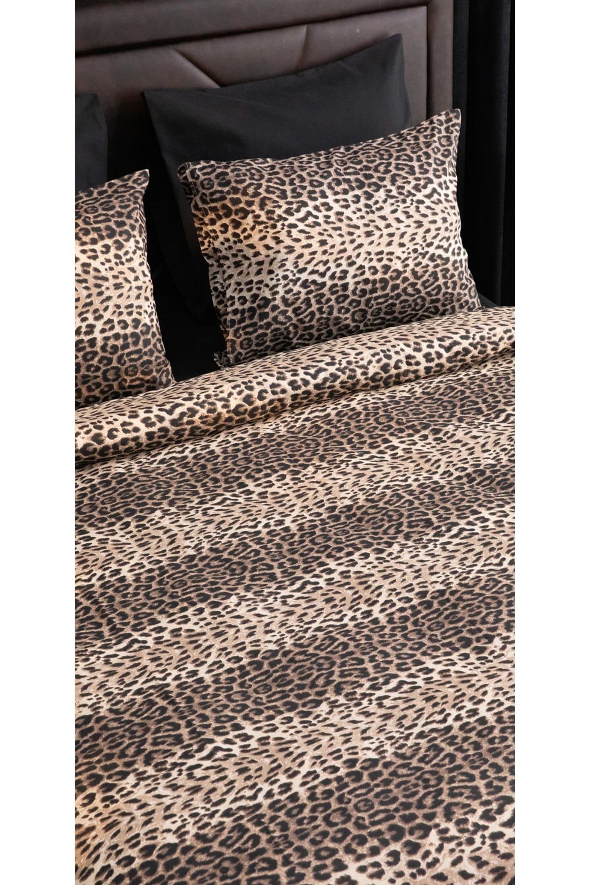 Çift Kişilik Leopar Desenli Nevresim Takımı (Lastikli Çarşaflı)