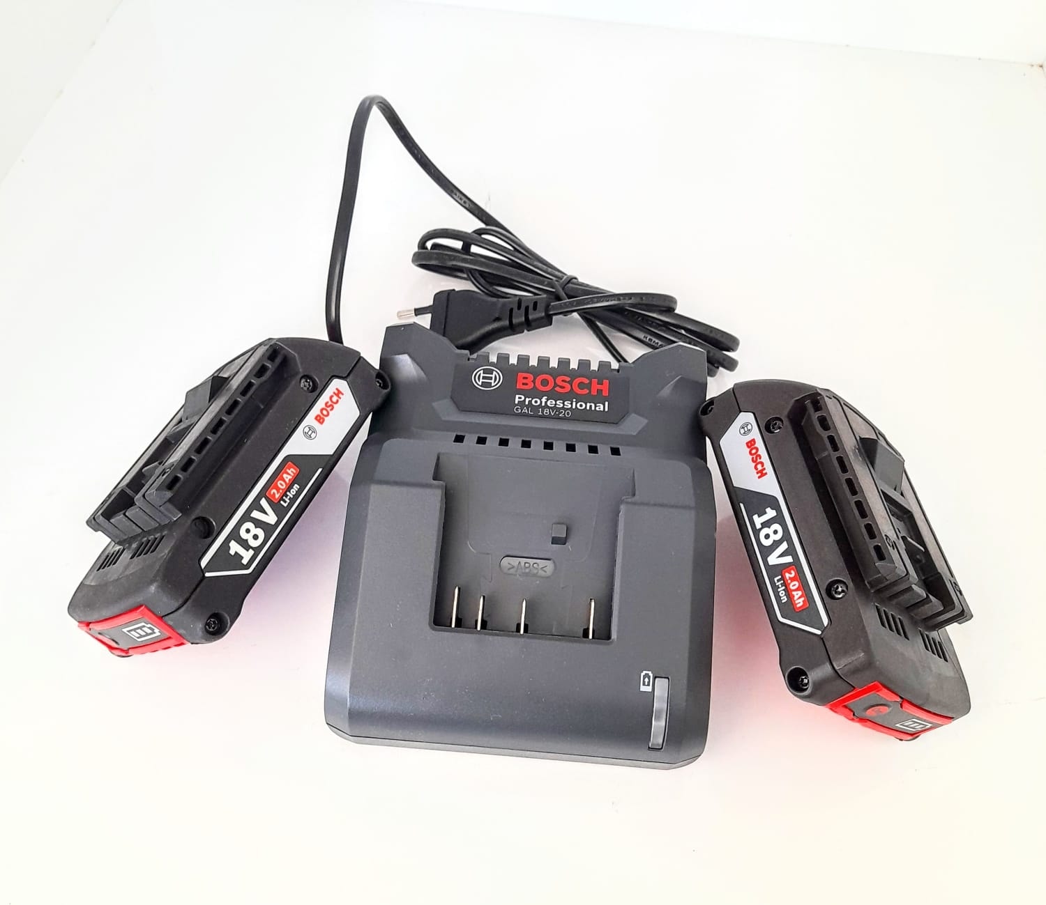 BOSCH Şarj Cihazı Gal 18V-20 ve 2 Adet 2 Ah  Göstergeli Batarya