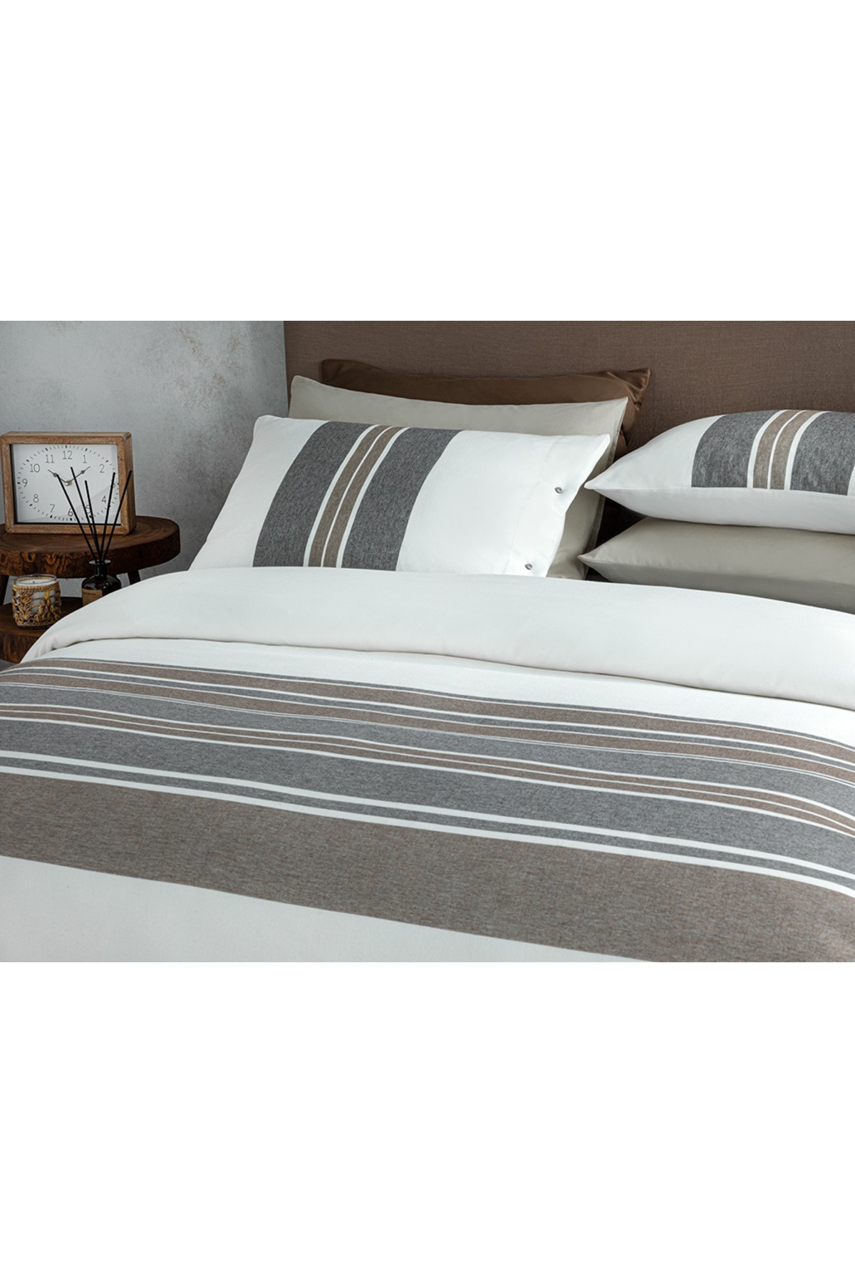 Cosy Stripe Winter Soft Double Person Set Lenjerate De Pat 200x220 Cm Brown-anthracite