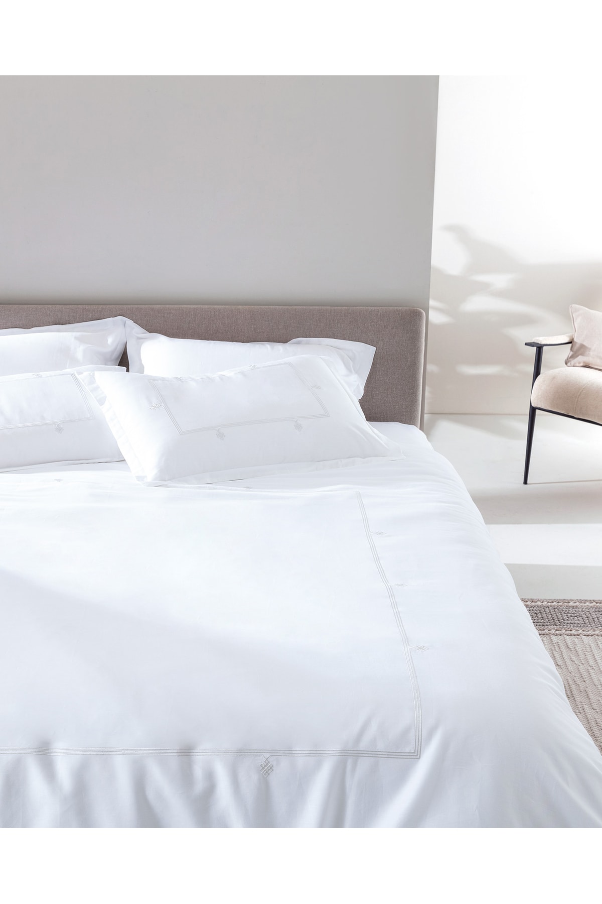 Lilas King Size Nakışlı Saten Nevresim Takımı - Açık Gri