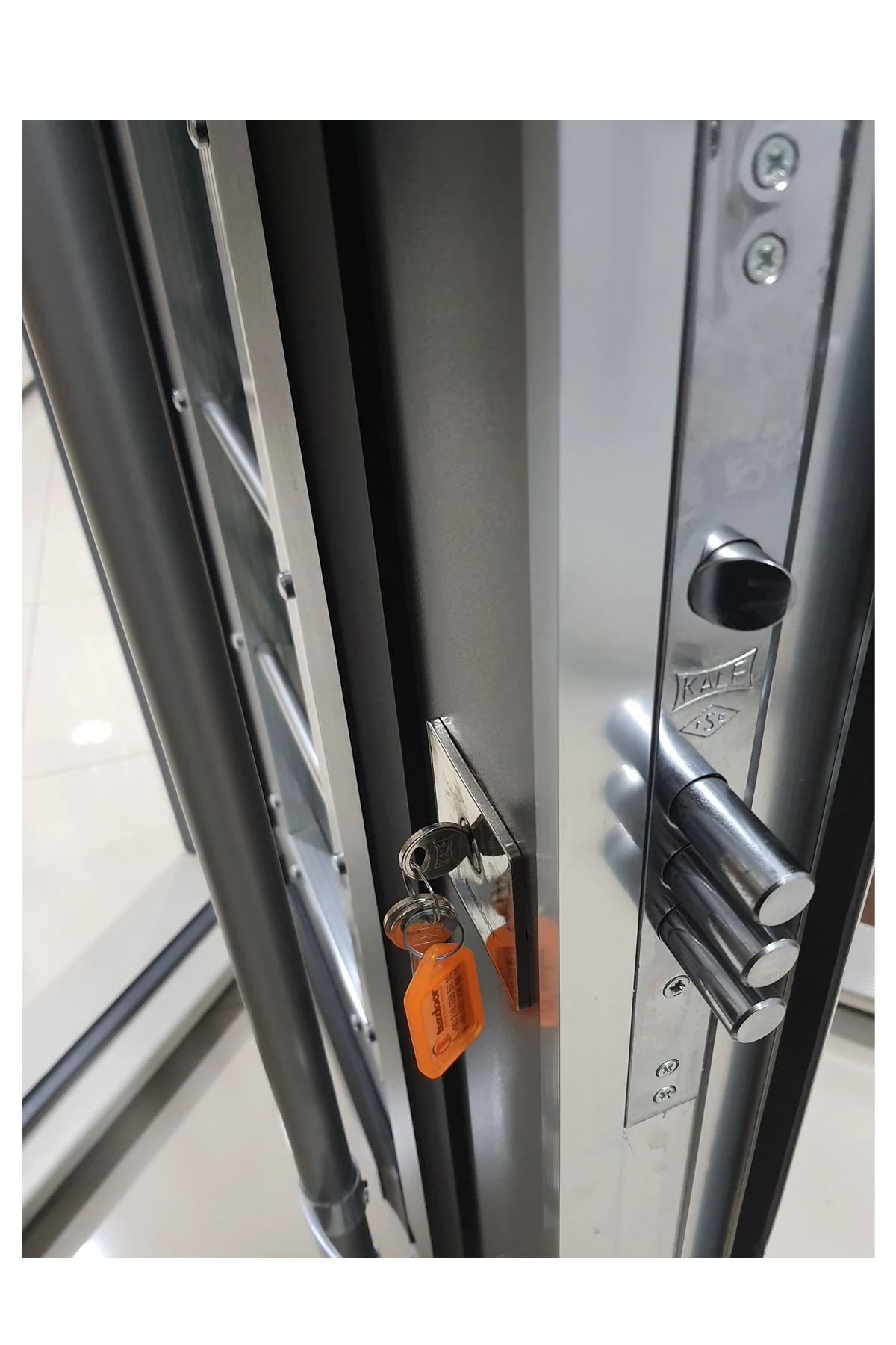 Celik Kapi Model Tezwood Çelik Kapı, Antrasit Rengi Kabartma Model Bina Giriş Kapısı Sol Açılım