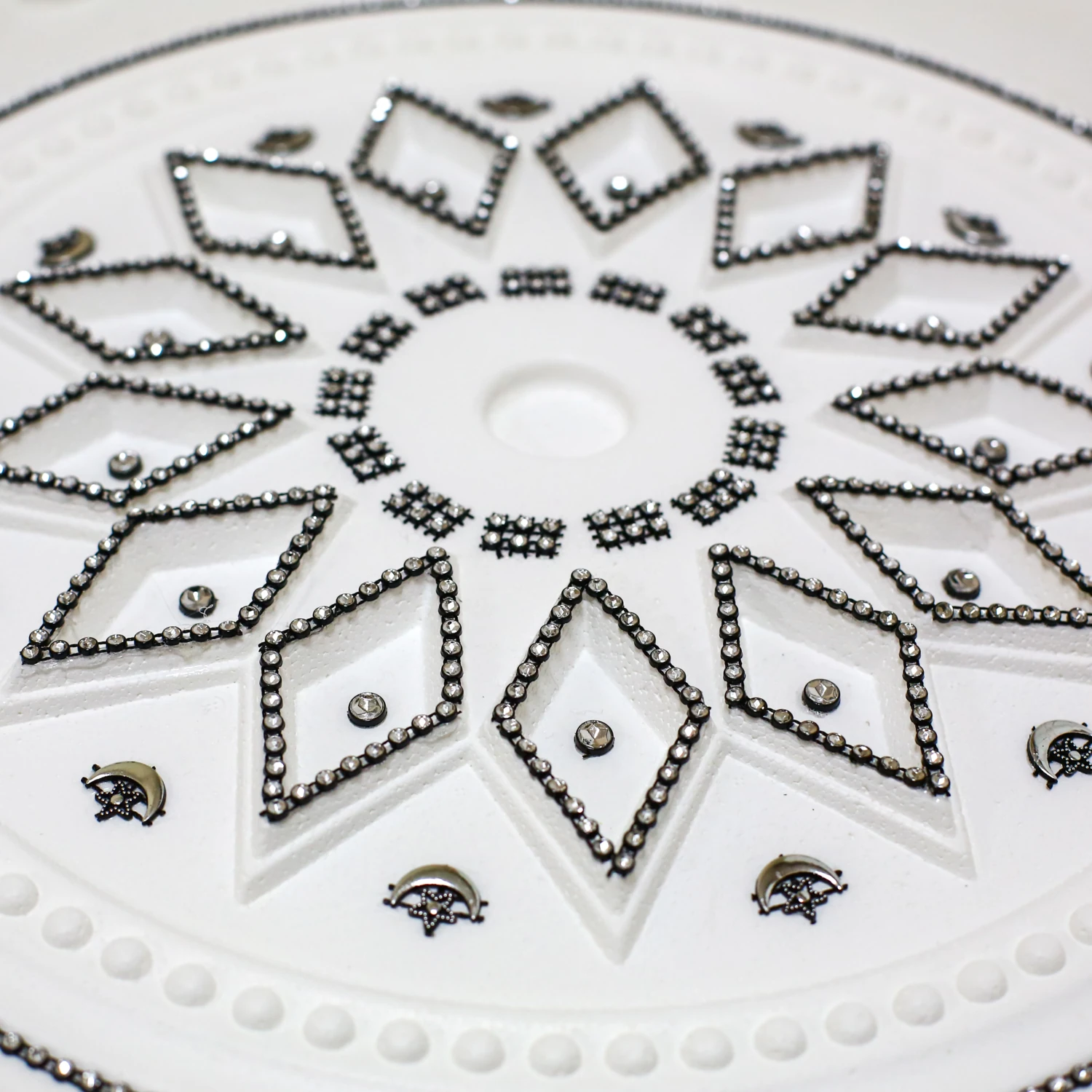 Baklava Desenli Stropiyer Taşlı Tavan Lamba Göbeği