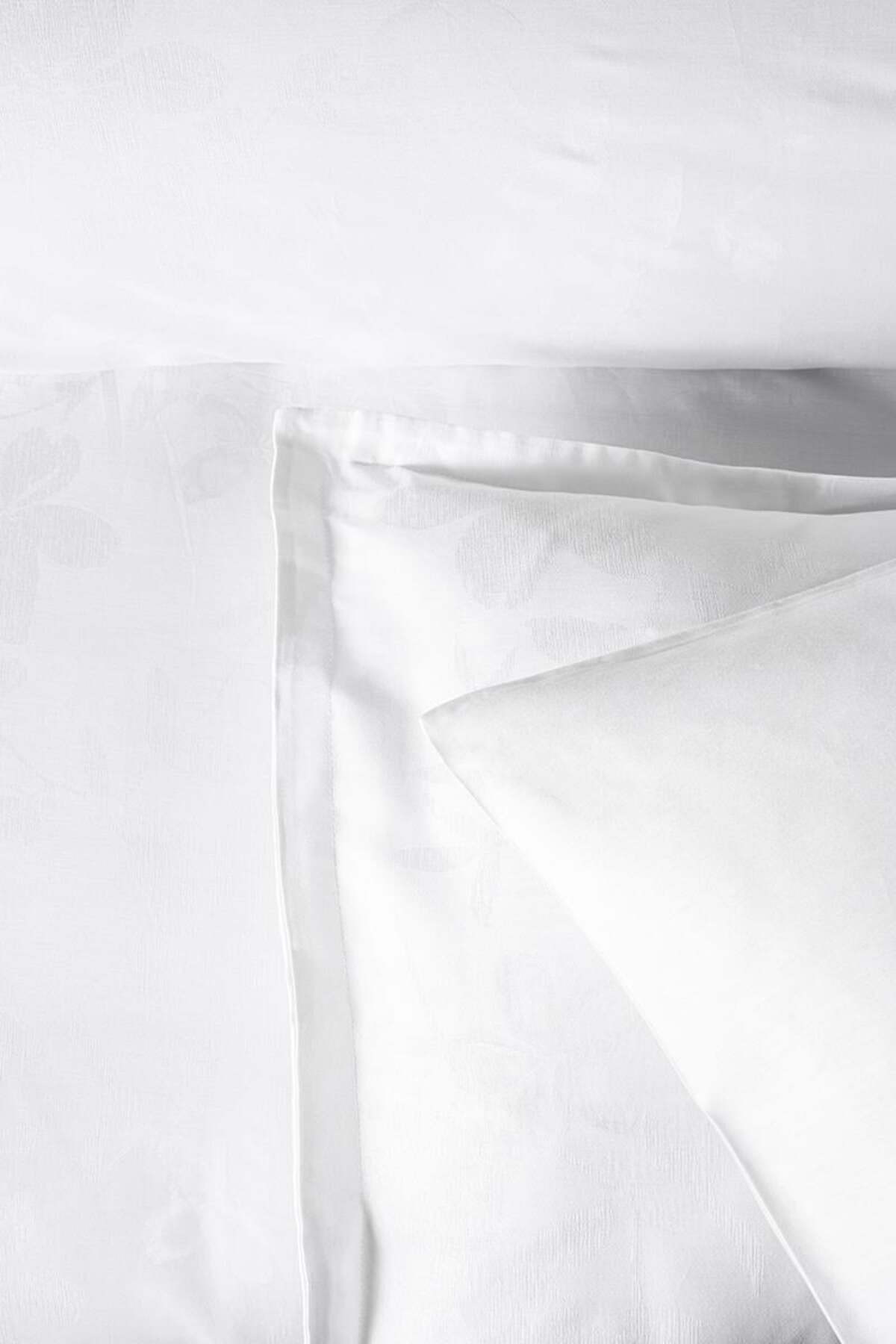 Perle Jakarlı Saten Çift Kişilik Nevresim Takımı Beyaz (6 Parça)