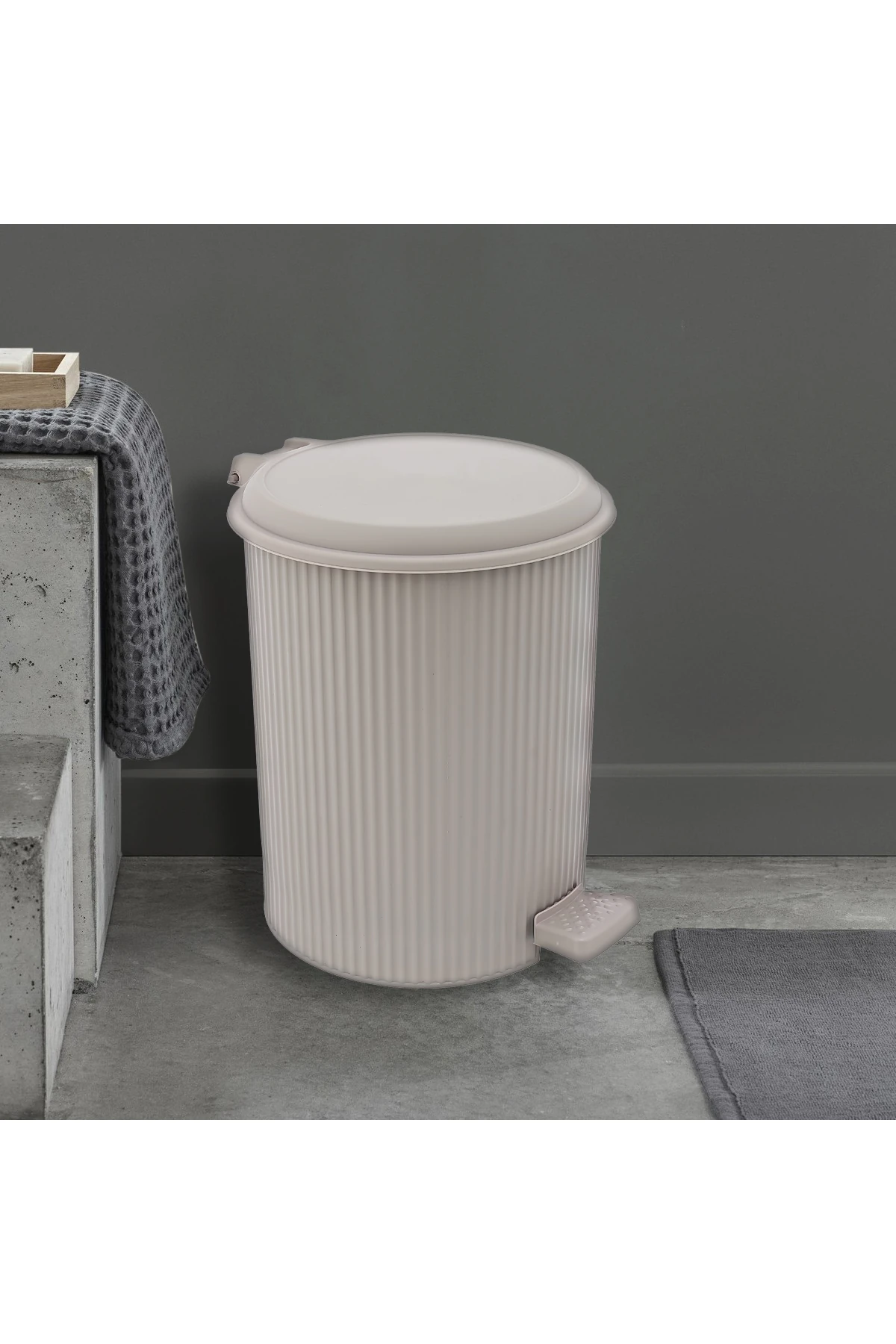 Nostalji Pedallı Çöp Kovası: 20 Litre