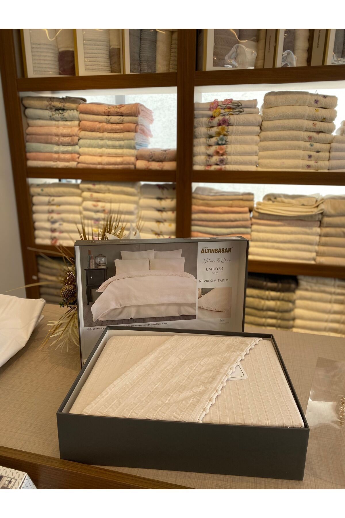 Emboss Ivory Fitilli Saten Çift Kişilik Nevresim Takımı