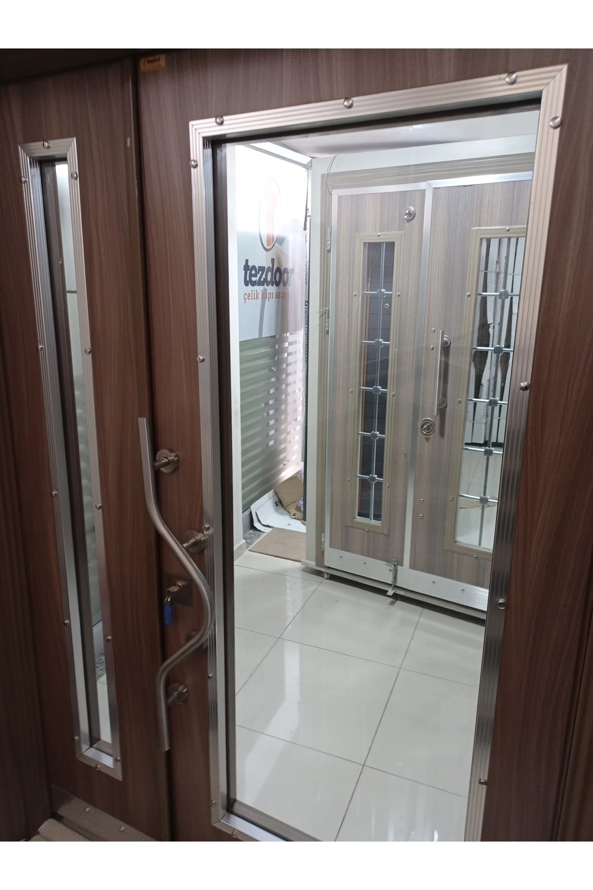 Çelik Kapı Fiyatları Eskitme Model Apartman Giriş Kapısı, Dış Mekan Çelik Kapı Sol Açılım