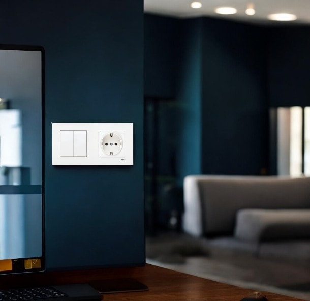 Karre Beyaz 2'li Set Komütatör ve Topraklı Priz Set