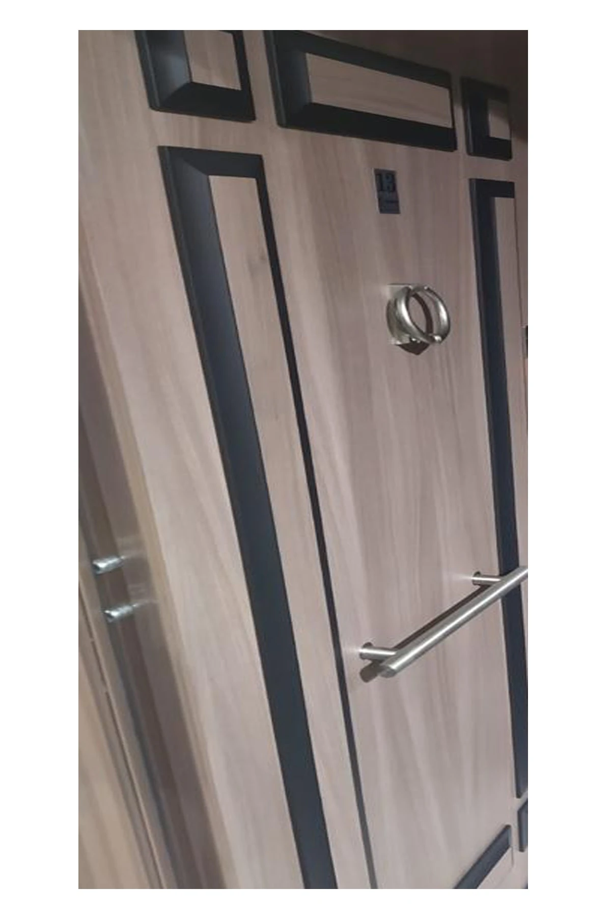 Celik Kapi Tırnaklı Sistem Eskitme Kasalı Kabartmalı Model Daire Kapısı Çelik Kapı Sağ Açılım