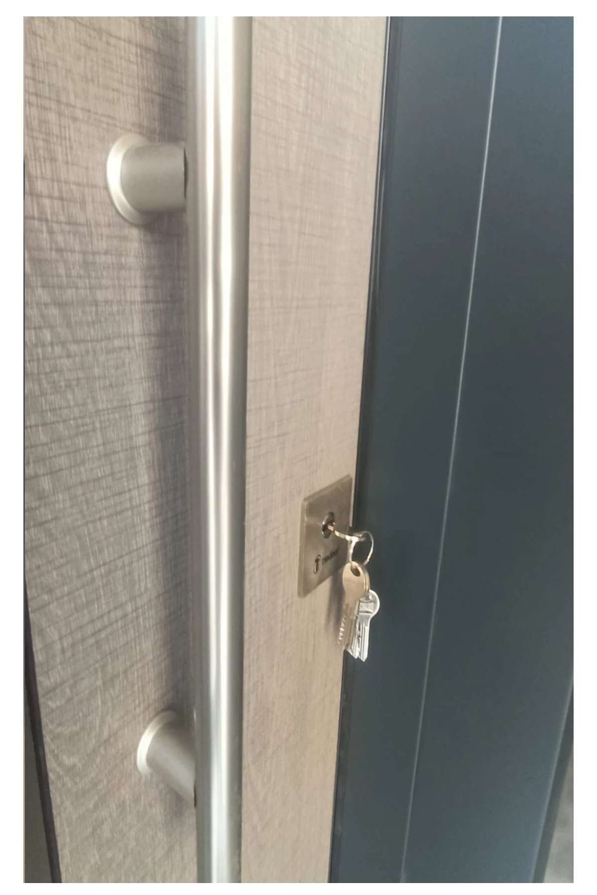 Tezwood Çelik Kapı, Antrasit Kasalı Rustik Çizgili Düz Model Daire Kapısı,tırnaklı Sistem Sağ