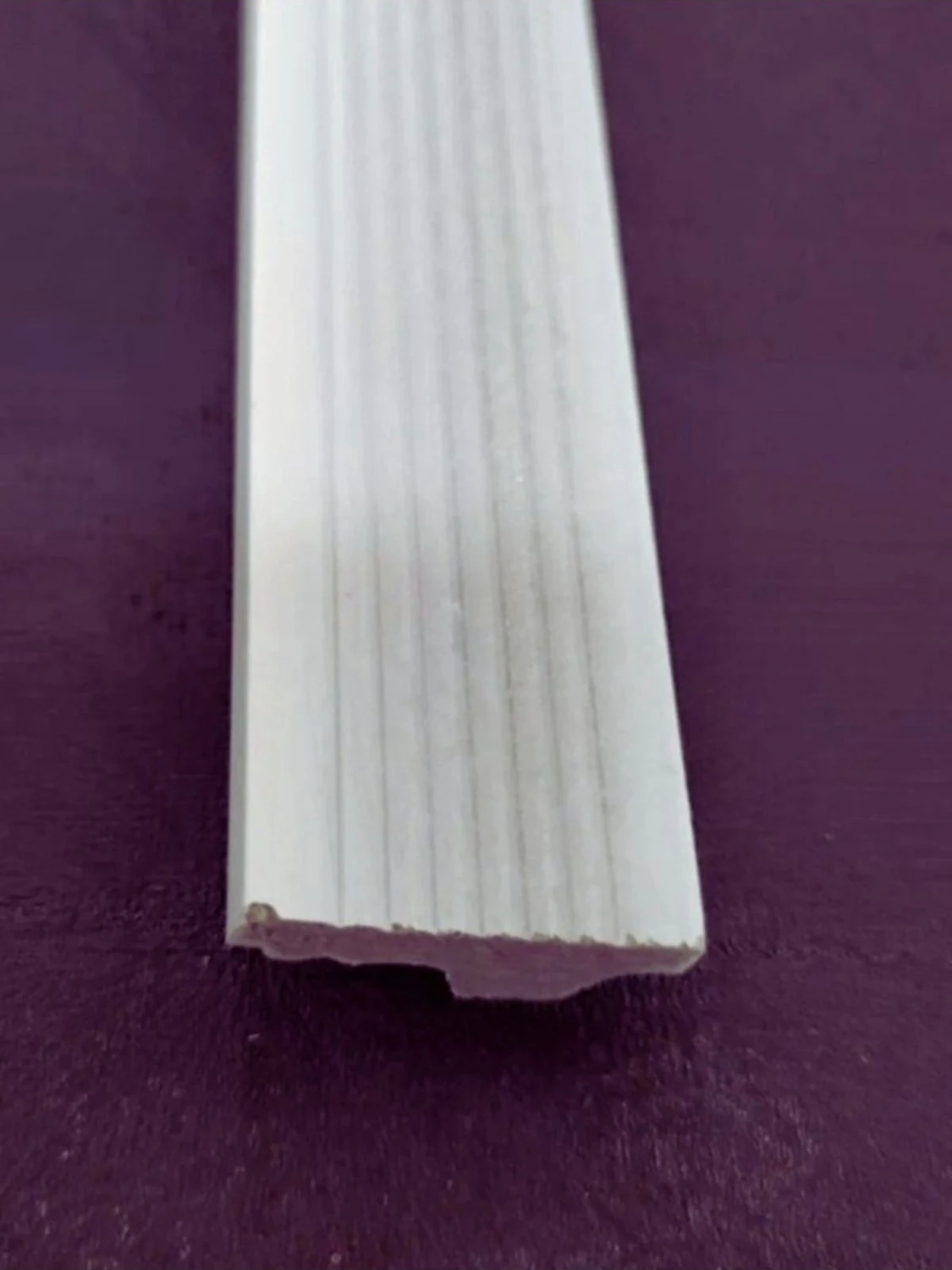 Dekoratif Boyanabilir 4 cm Eğimli Poliüretan Duvar Çıtası (En 4 cm Uzunluk :240CM)