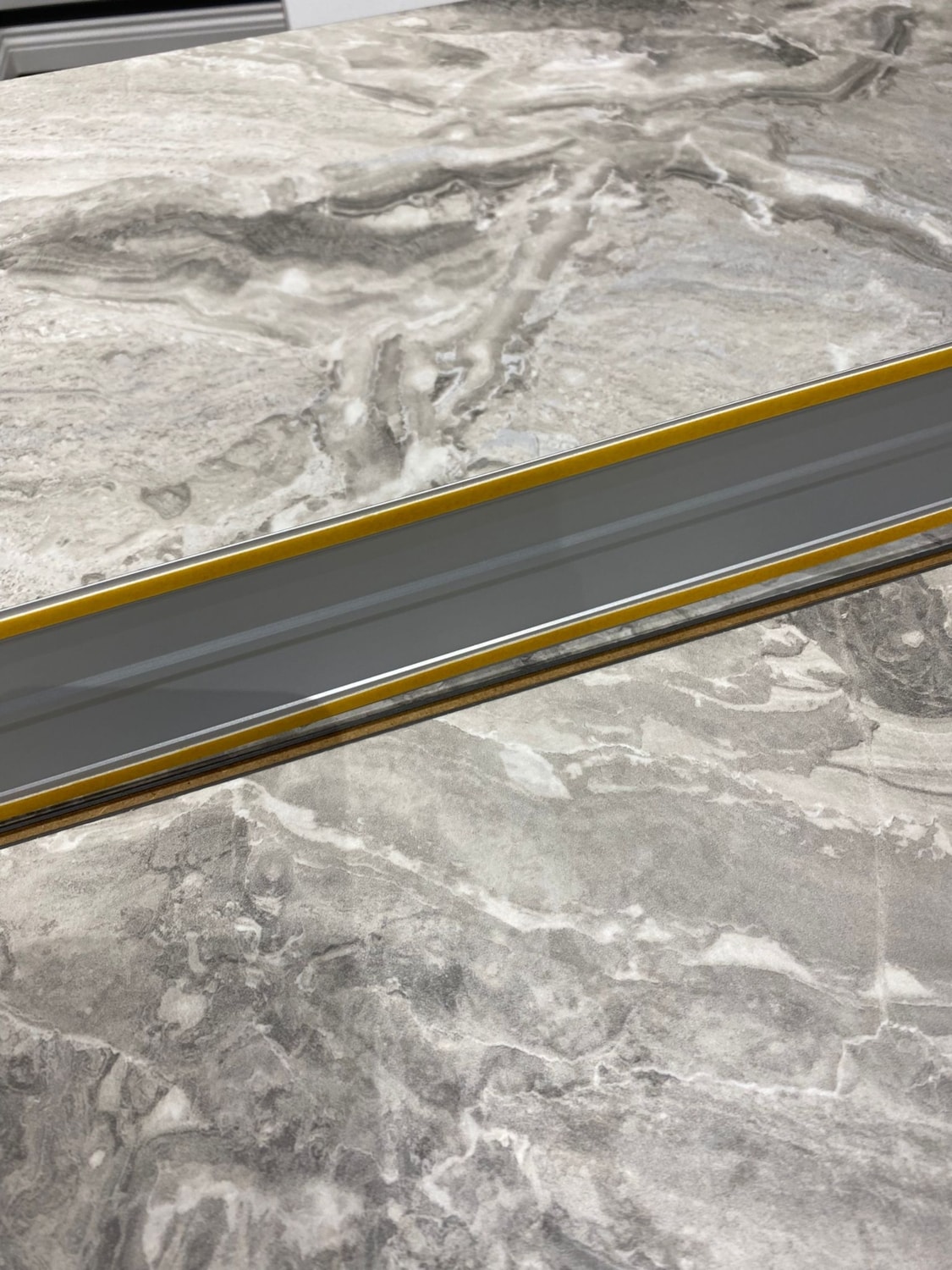 Alüminyum 6 cm Kapı Eşik Profili Parke Kapı Altı Çıtası Yapışkanlı 90 cm
