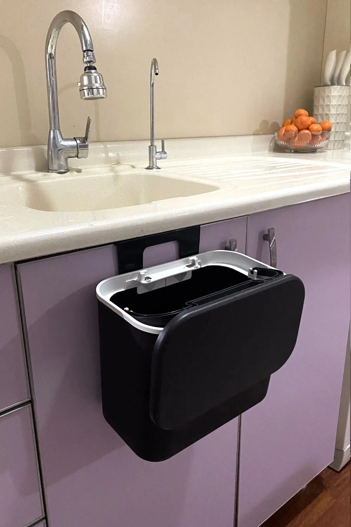 Askılı Çöp Kovası Çizgili 8 Lt Mutfak Tezgah Üstü Ve Dolap Askılı Çöp Kovası Çift Yön Kapaklı