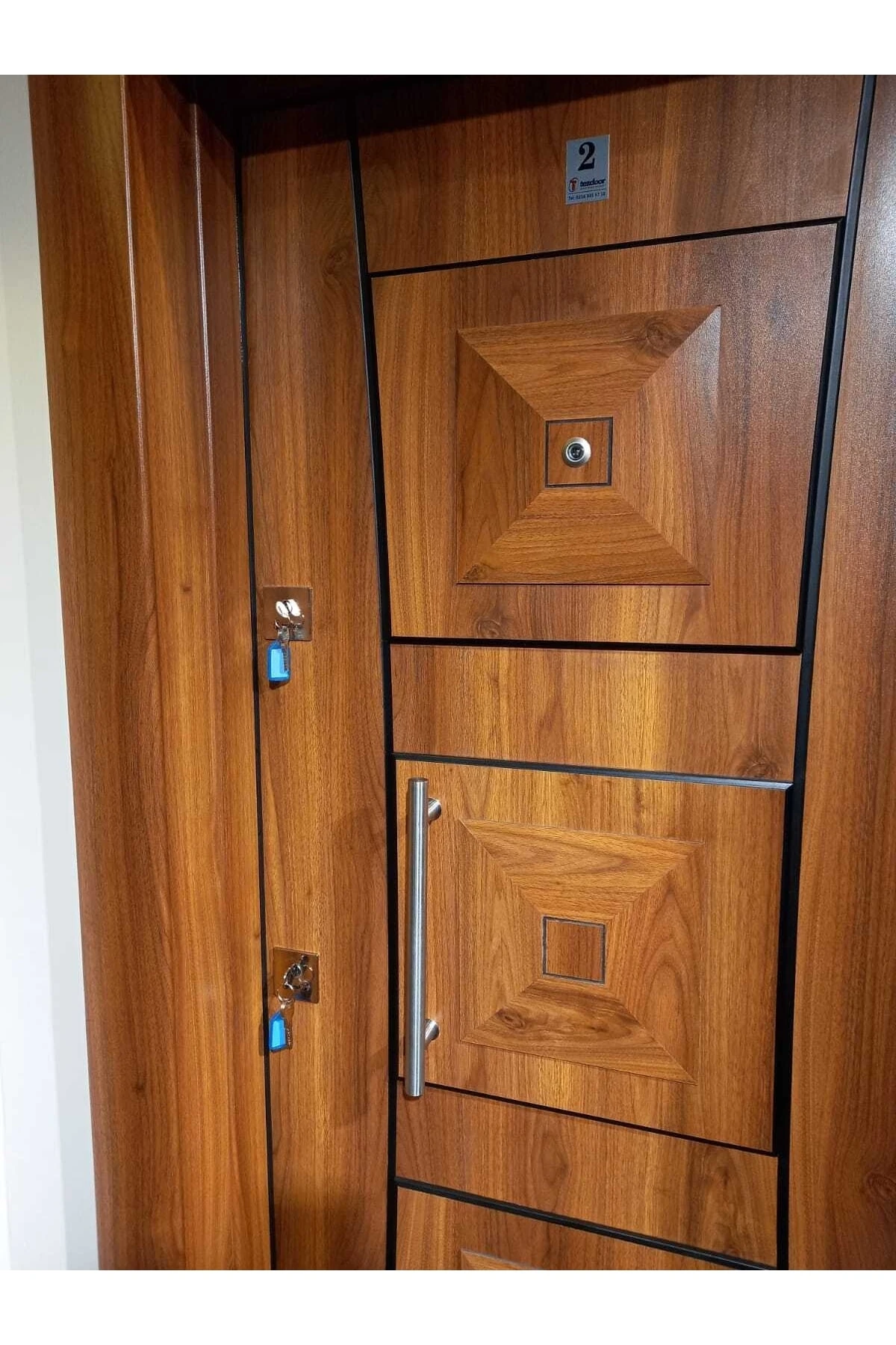 Çelik Kapi Ahşap Kaplama Tırnaklı Sistem Çelik Kapi, Kabartmalı Model Daire Kapısı Sol