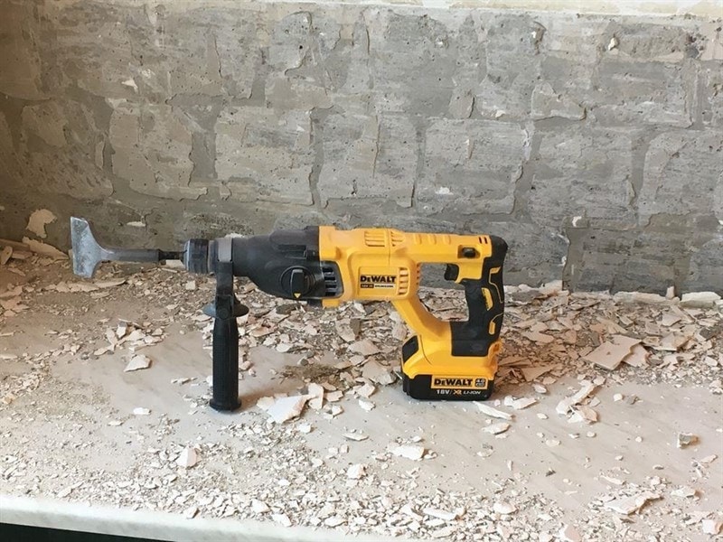 DEWALT DCH133M1 Profesyonel Akülü Kırıcı Delici Sds Plus 18V4.0Ah Li-ion 2.6J