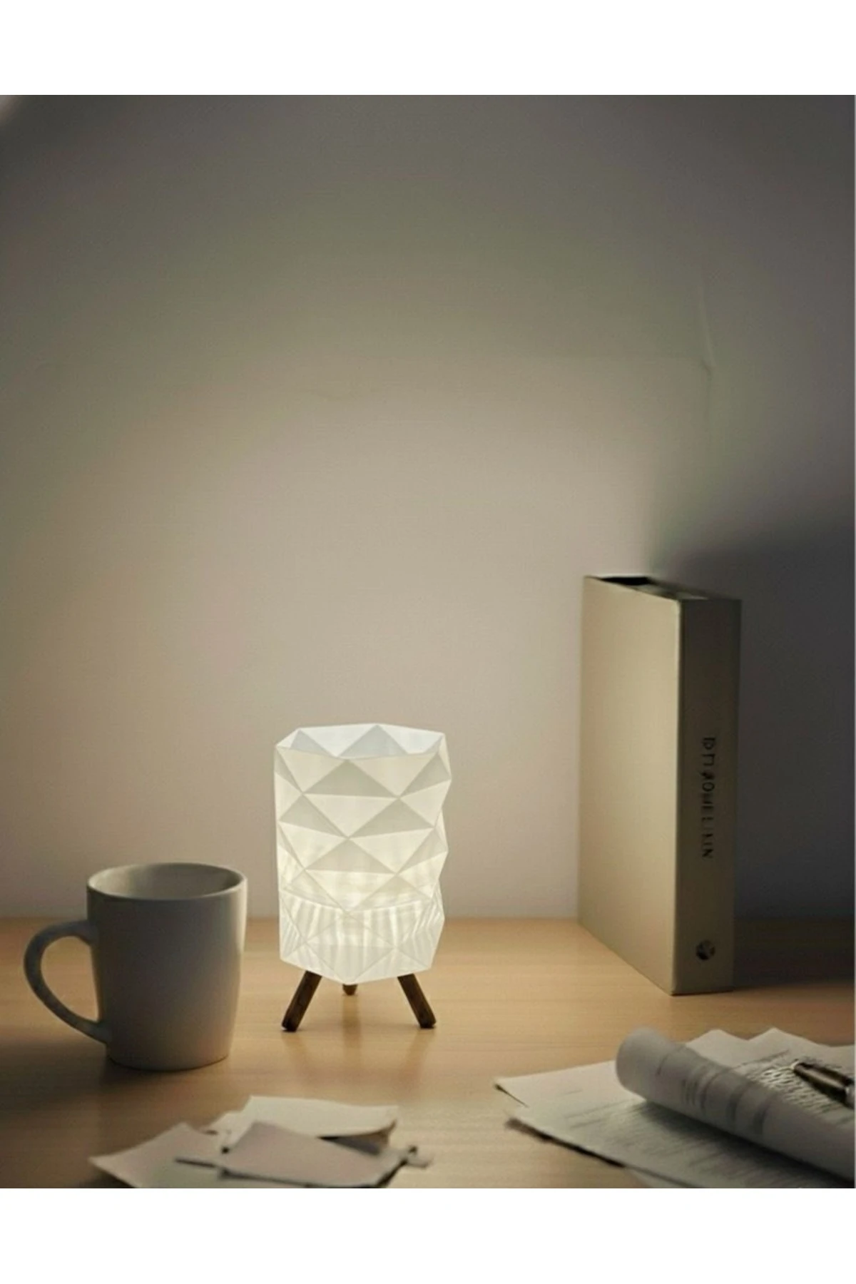 Prizma Desenli 3D Baskı 13 cm Dekoratif Masa Lambası – Pilli Mum Işıklı Dekoratif Gece Lambası