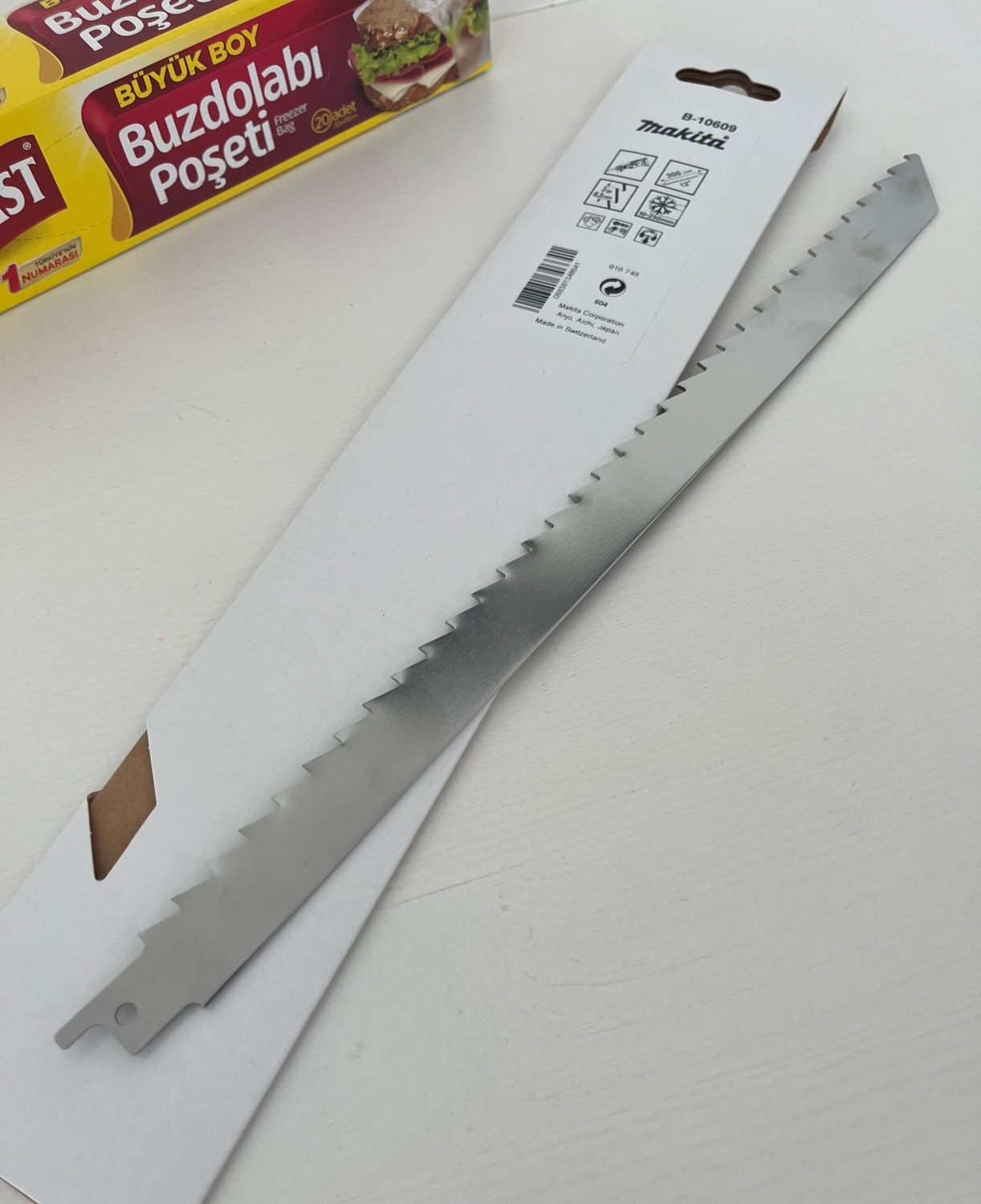 MAKİTA B-10609 305 mm Tilki Kuyruğu Bıçağı - Buz ve Kemik Kesme Testere Bıçağı (Buzdolabı Poşeti Hediye)
