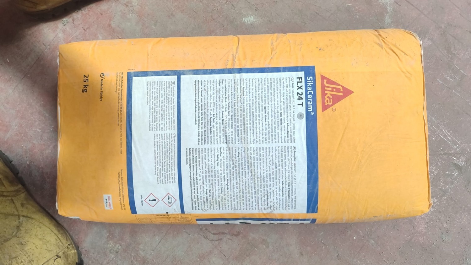 ceram Flx-24 T Gri Çimento Esaslı, Polimer Takviyeli, Esnek Seramik Yapıştırıcısı 25KG