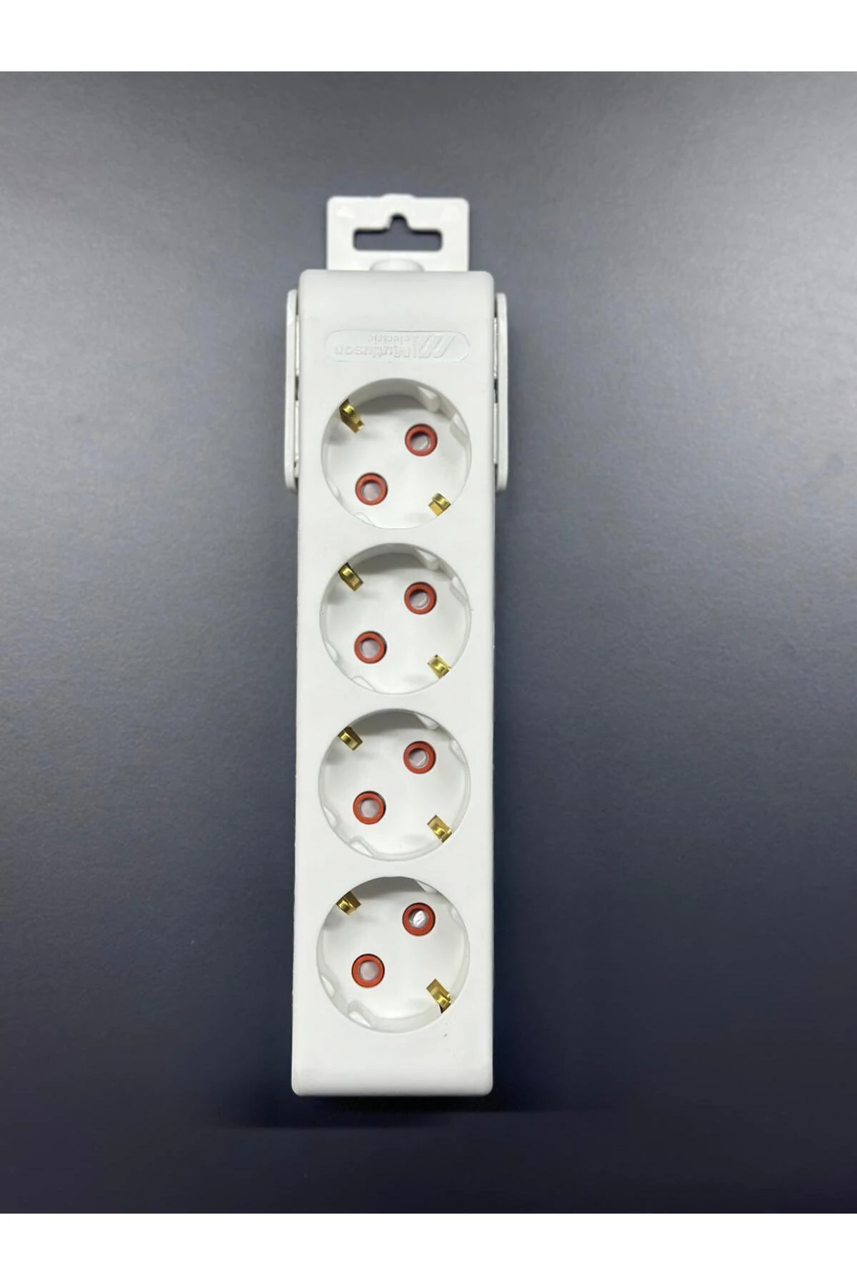 4'lü Grup Priz Çoçuk Korumalı Duvara Montaj Aparatlı