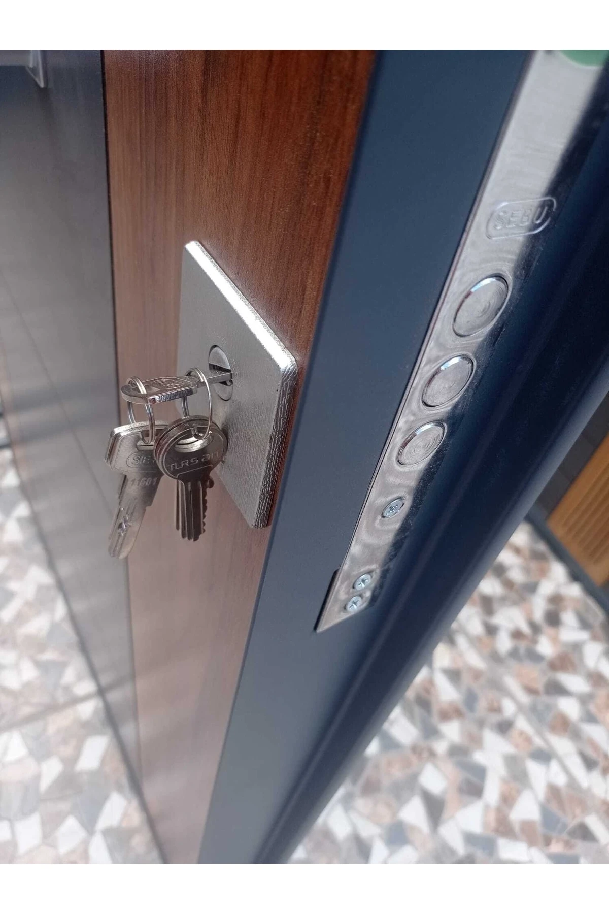 Çelik Kapı, Ahşap Desenli, Daire Kapısı, Tırnaklı Sistem Sağ Açılım