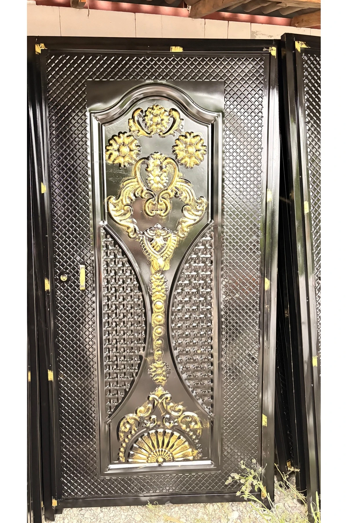 Demir kapı 100x200 ölçülerinde (SAĞ AÇILIM)