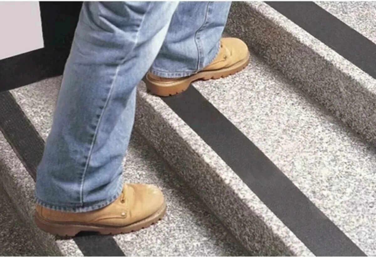 Merdiven Zemin Kaydırmaz Güçlü Bant Yapışkanlı Kaymaz Bant Siyah 25 mm x 5 Metre