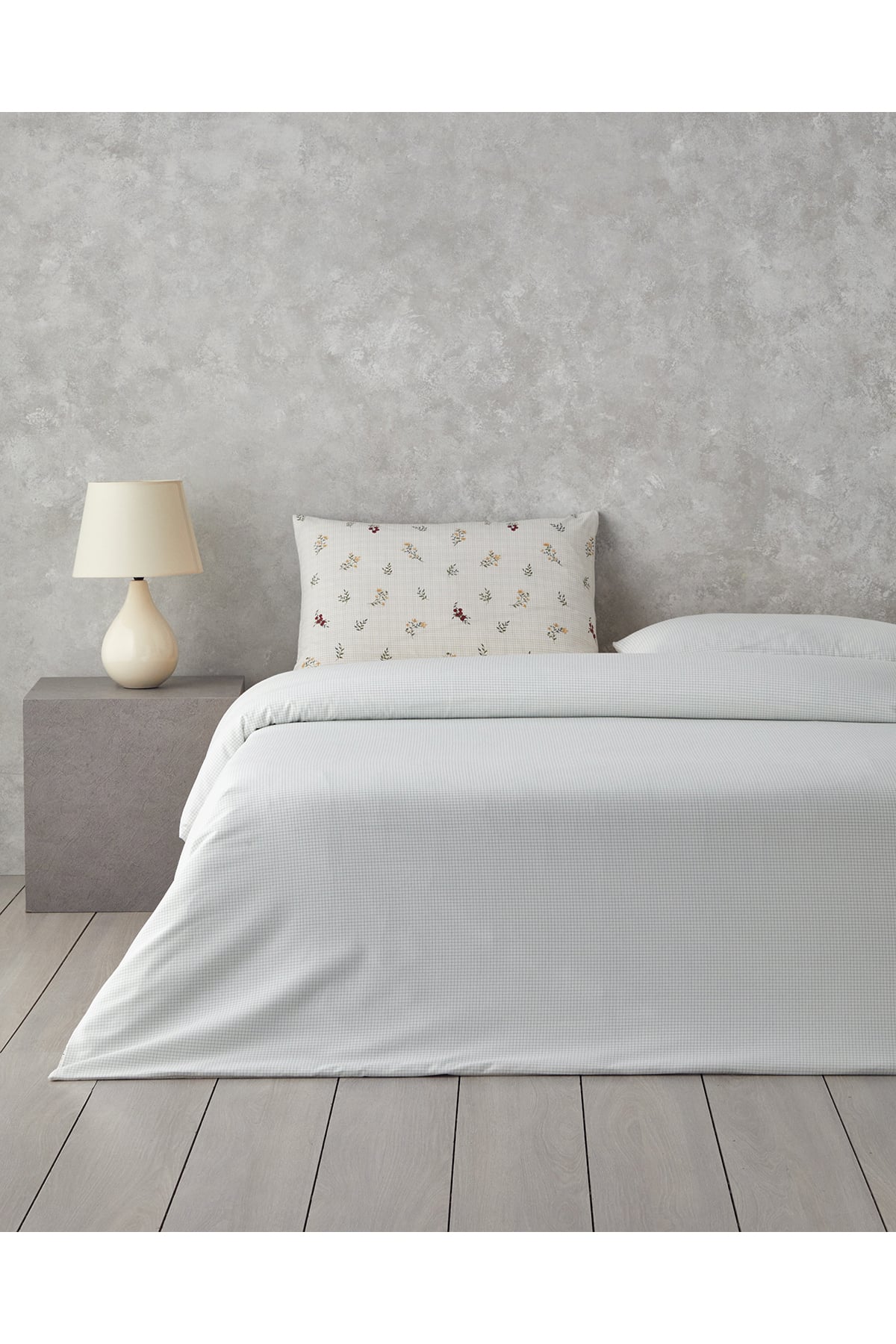 Delicate Spring Kolay Ütülenir Tek Kişilik Nevresim Takımı 160x220 cm Yeşil – Kırmızı