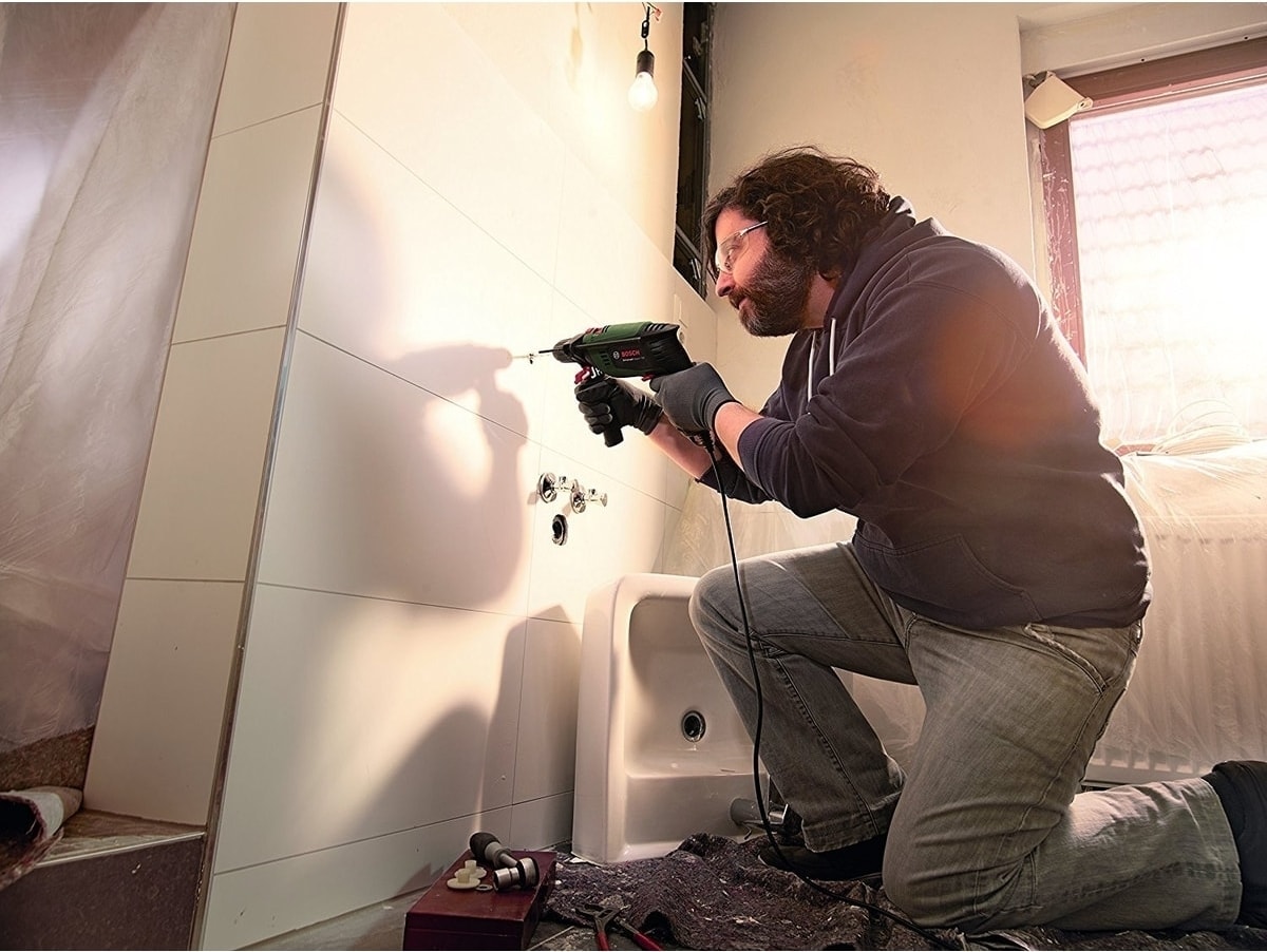 Bosch 700W Darbeli Matkap 19 Parça Sırt Çantasıyla Güçlü ve Çok Amaçlı Set